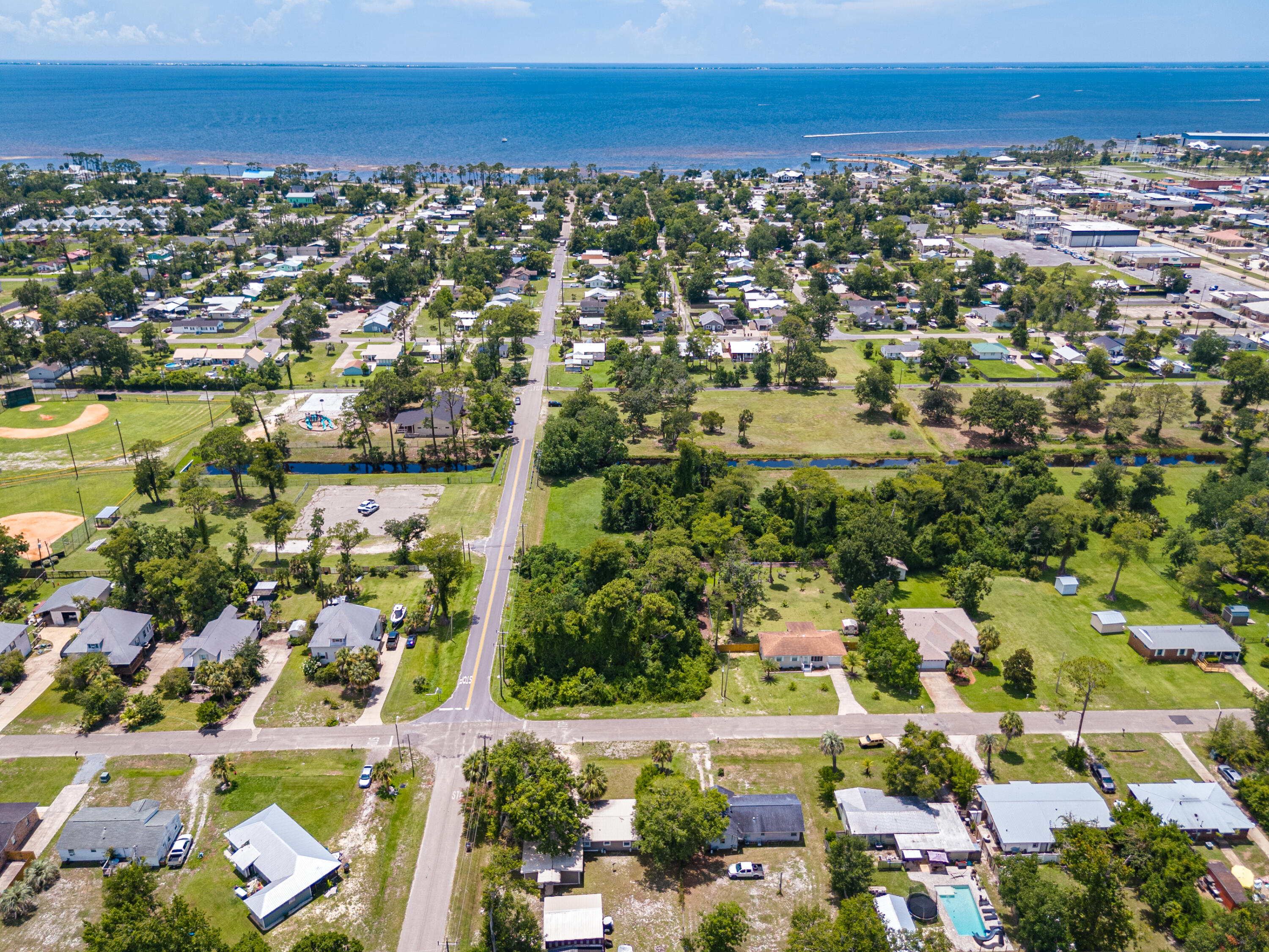 NO RECORDED SUBDIVISION - Land