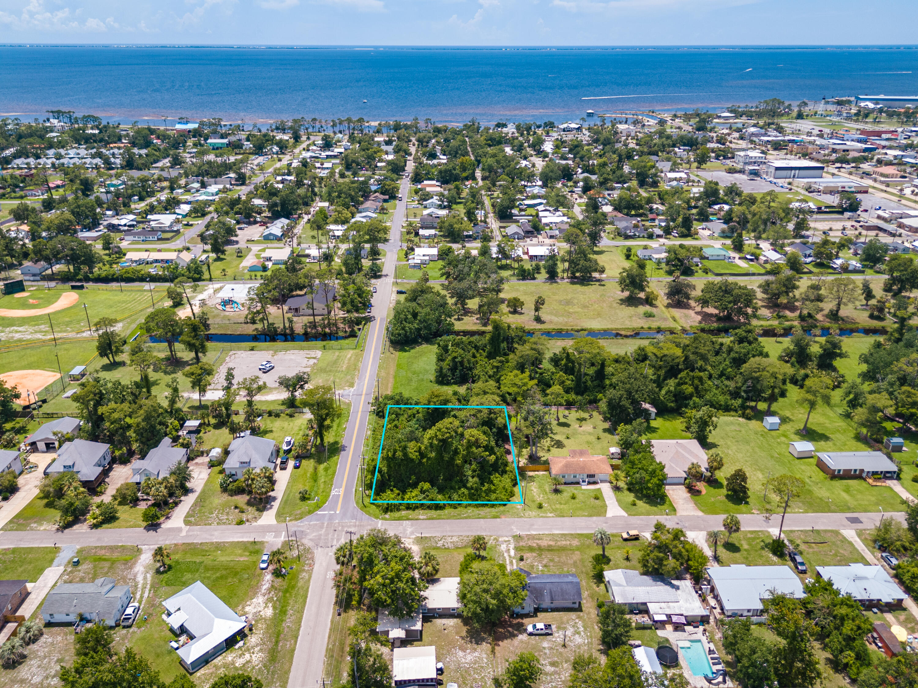 NO RECORDED SUBDIVISION - Land