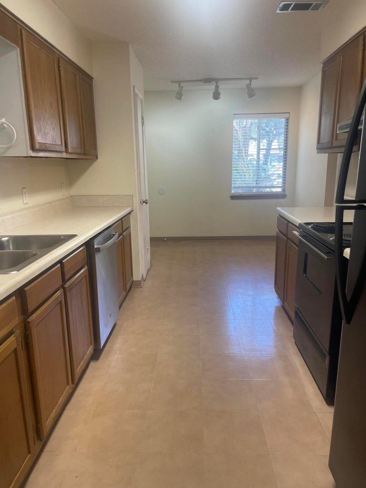 PINE FOREST - Residential Lease