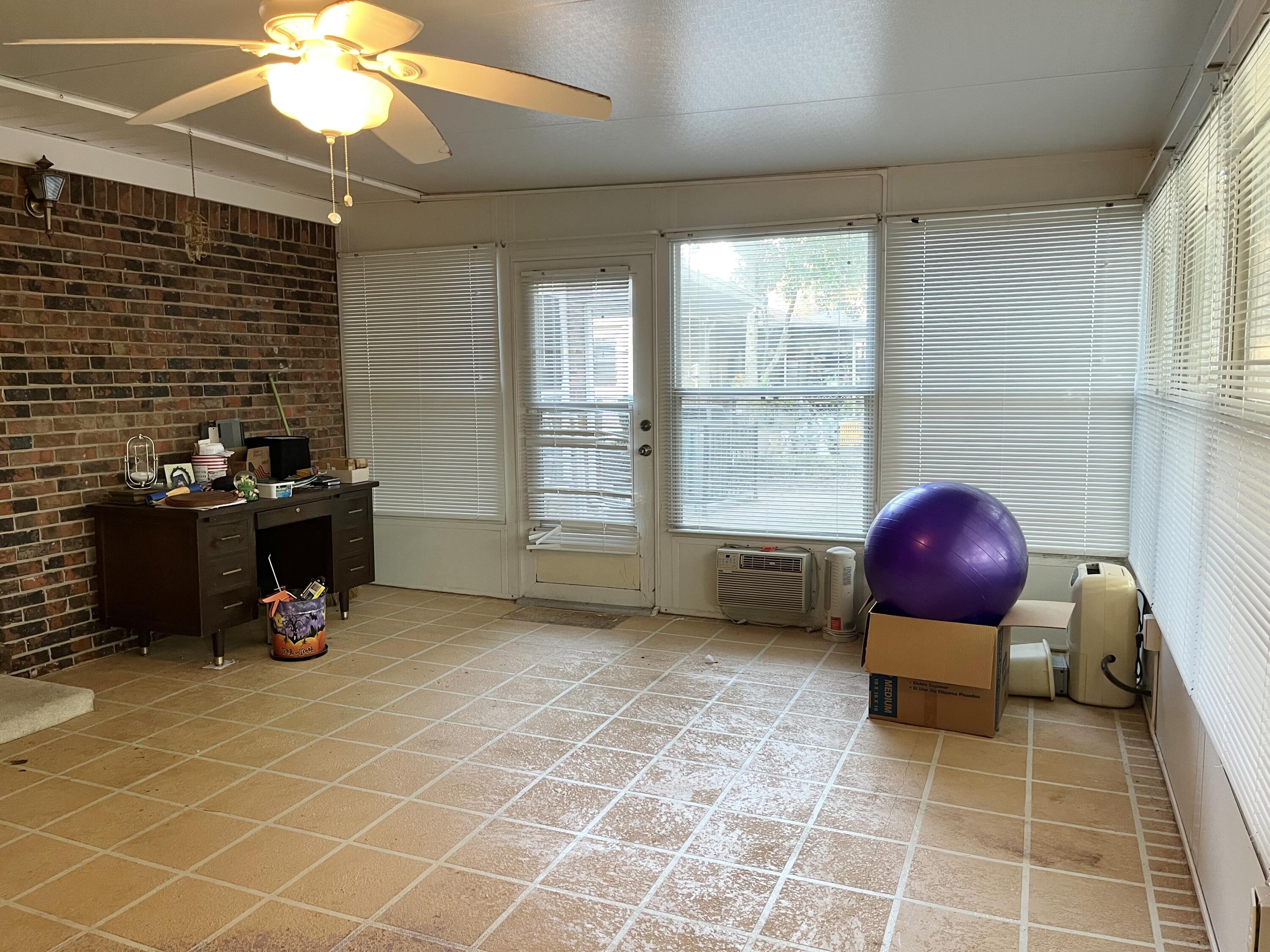 CAROL ANNE MANOR 1ST ADDN - Residential