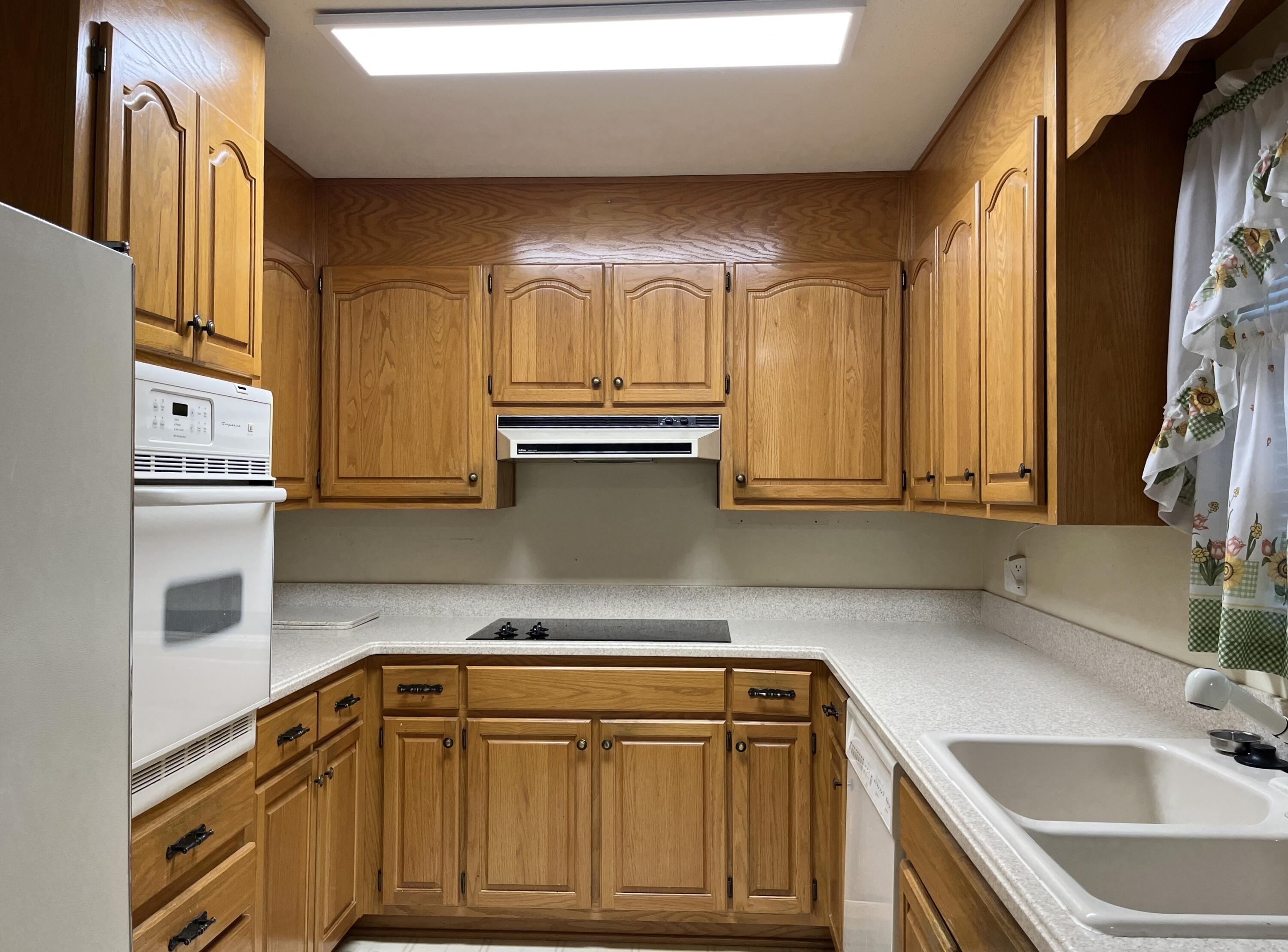 CAROL ANNE MANOR 1ST ADDN - Residential