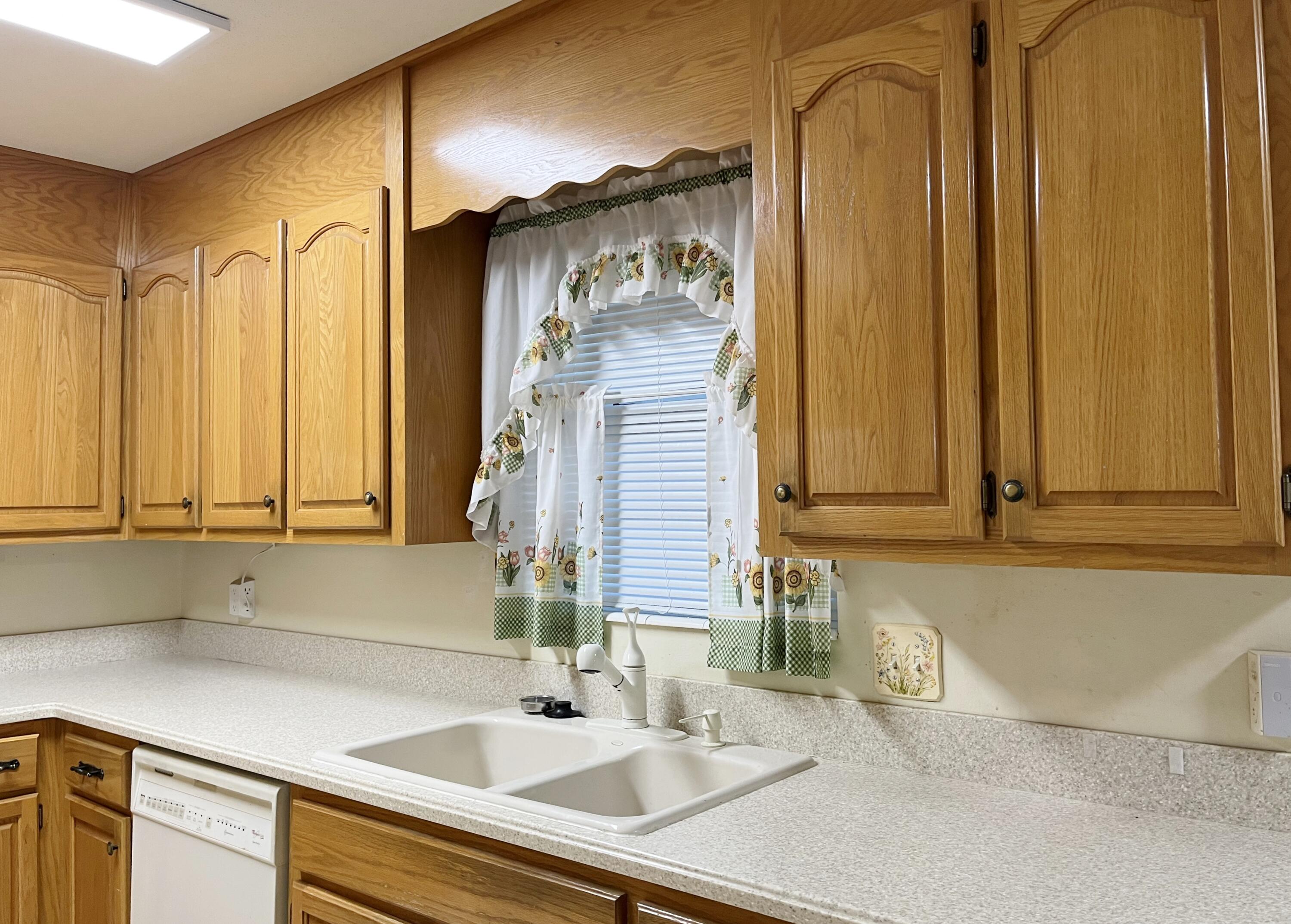 CAROL ANNE MANOR 1ST ADDN - Residential