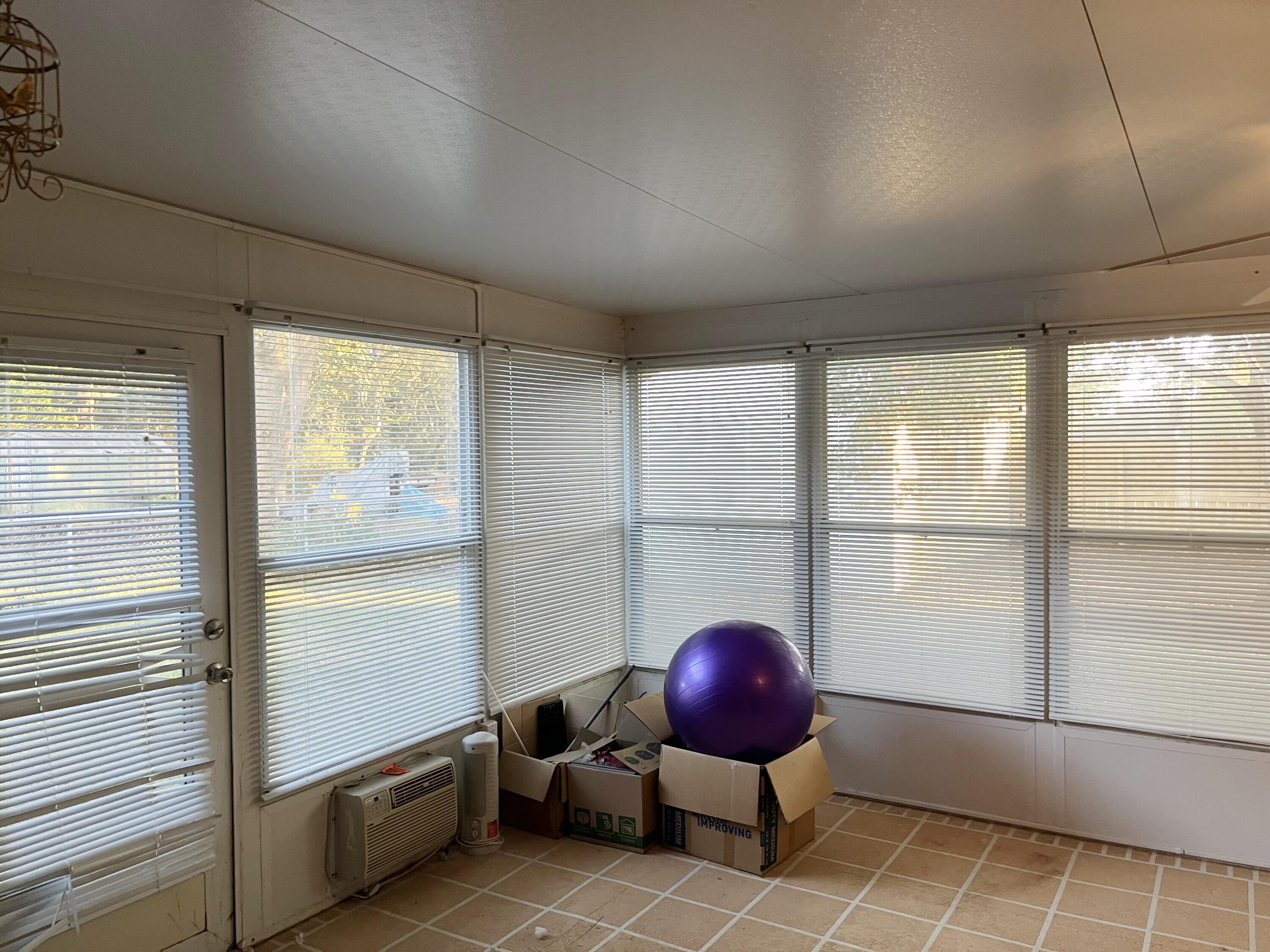 CAROL ANNE MANOR 1ST ADDN - Residential