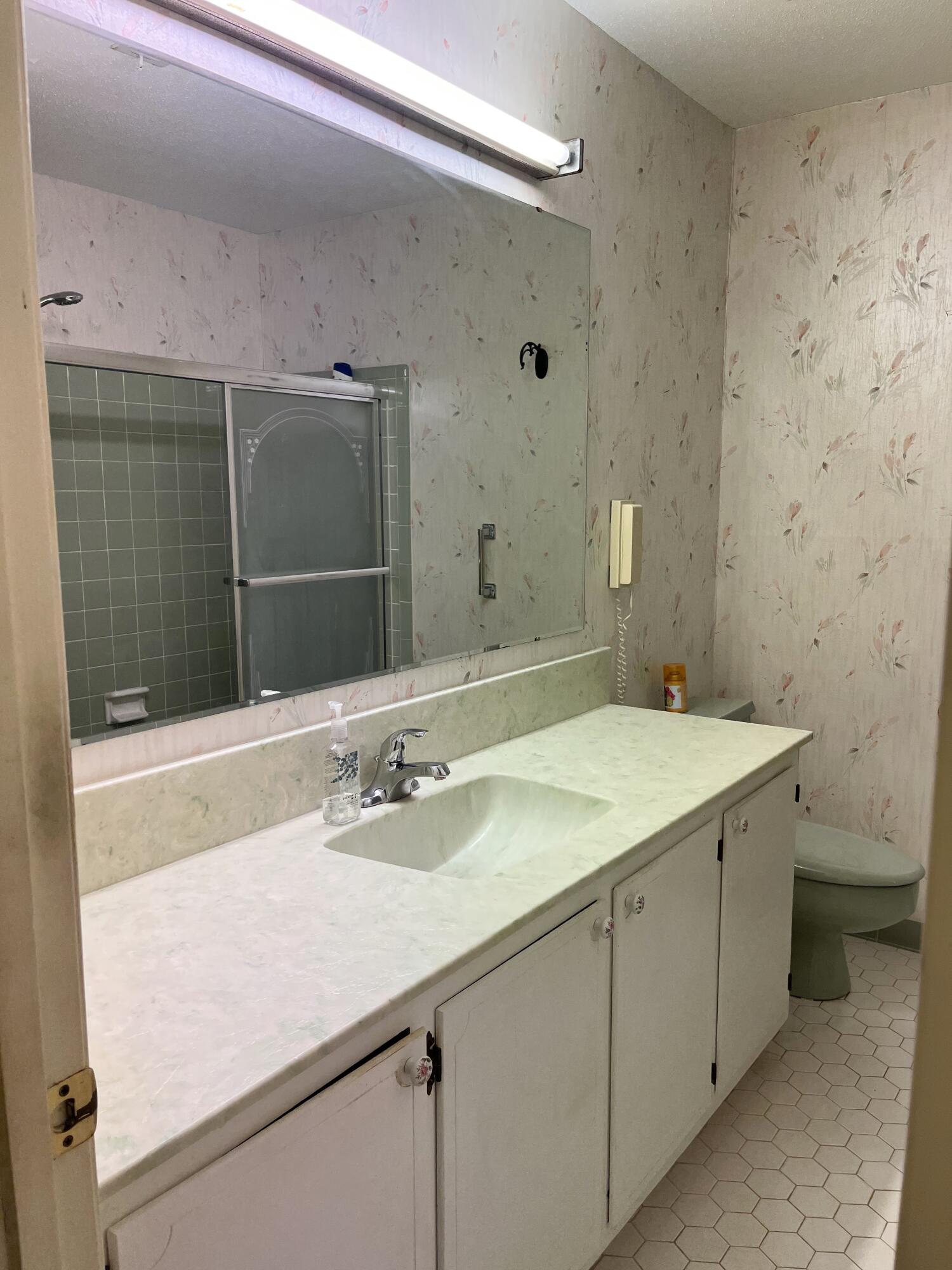 CAROL ANNE MANOR 1ST ADDN - Residential