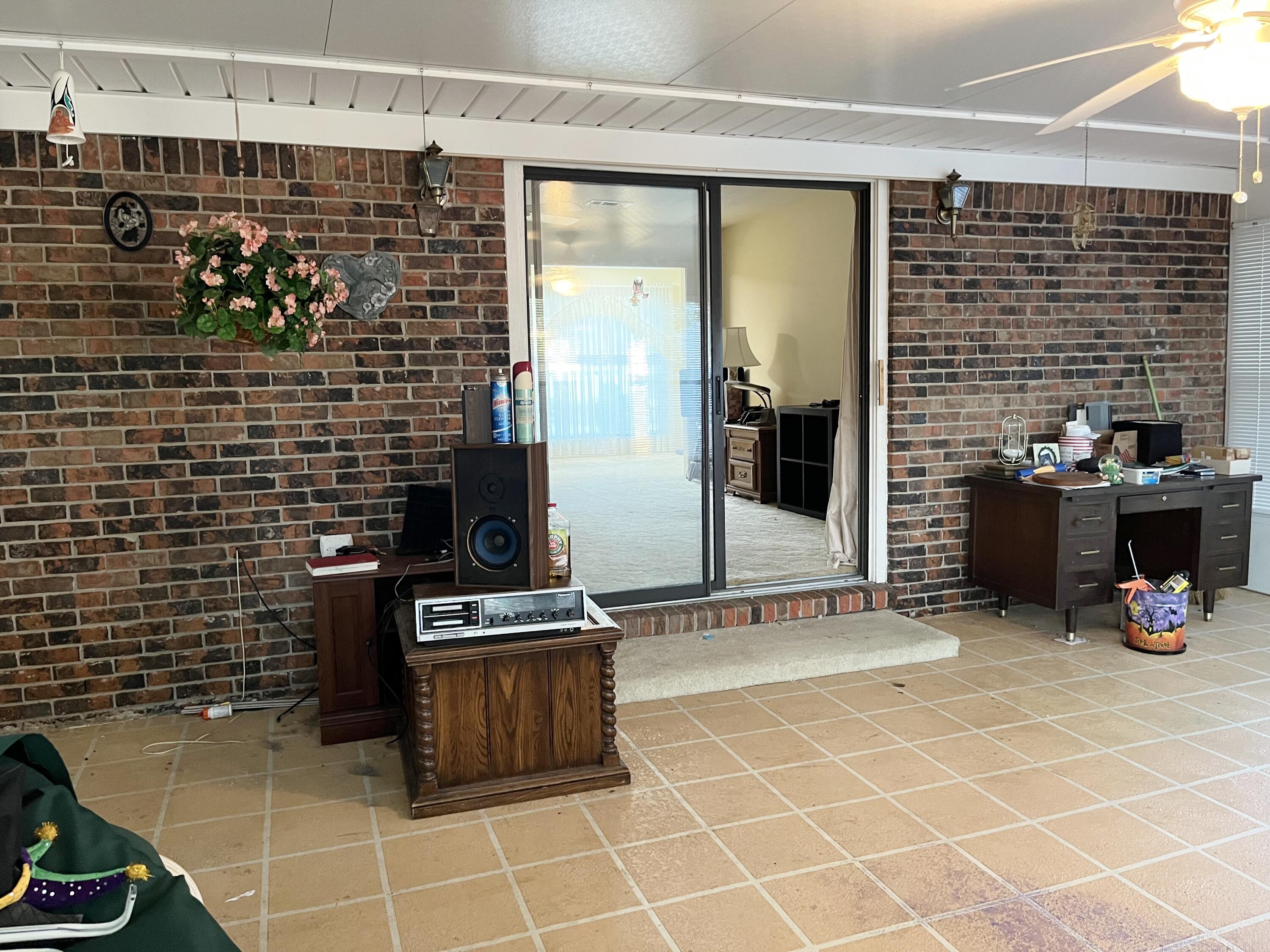 CAROL ANNE MANOR 1ST ADDN - Residential