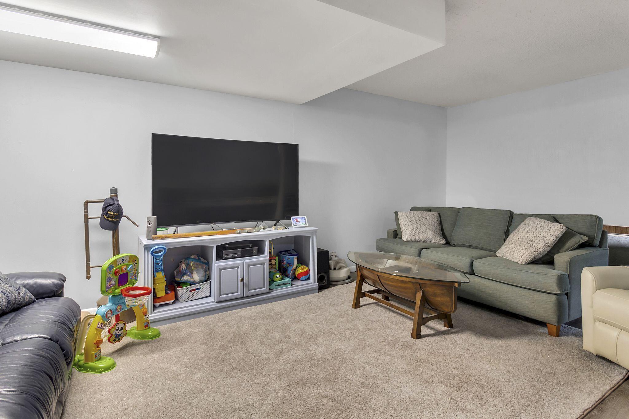 HIDDEN COVE T/H - Residential Lease