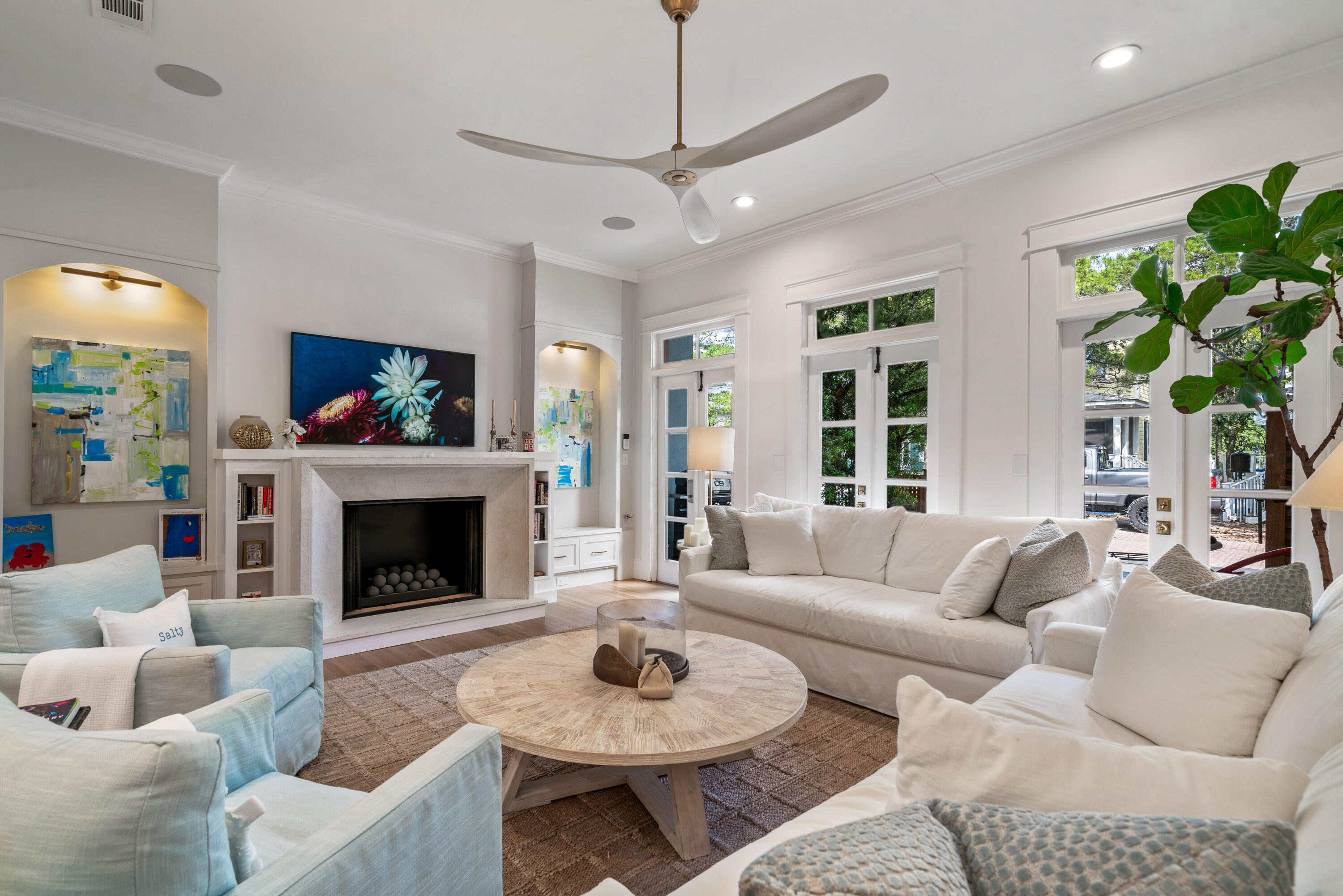 307 E Ruskin Place