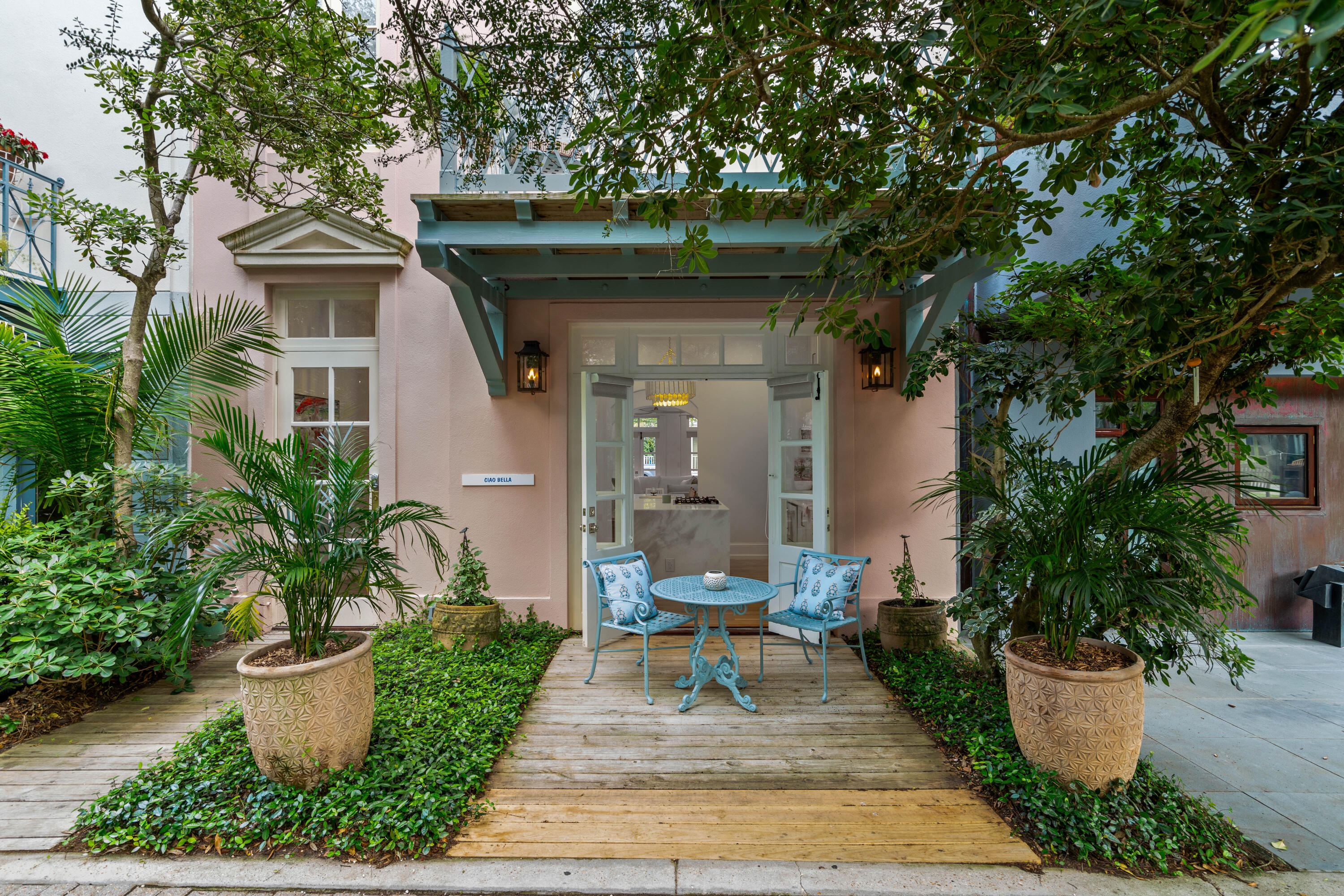 307 E Ruskin Place