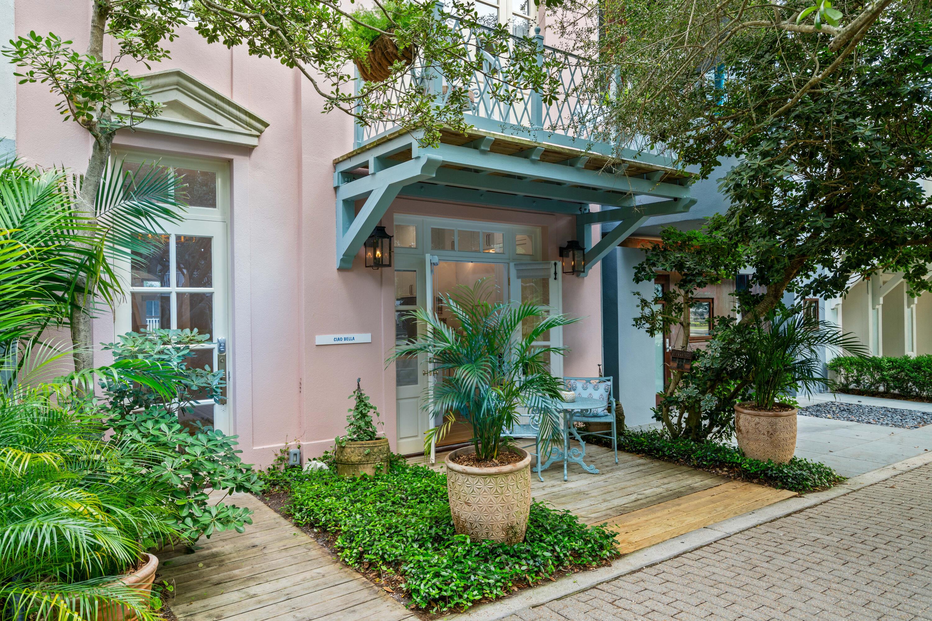 307 E Ruskin Place