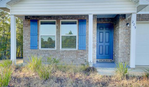 A home in DeFuniak Springs