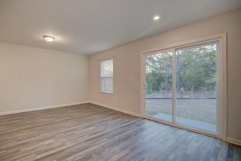 A home in DeFuniak Springs