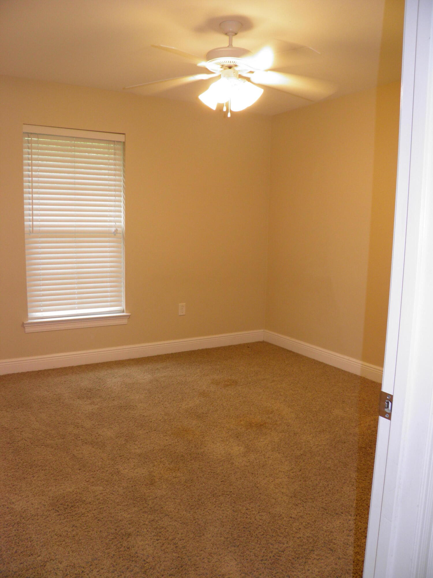 WALTON OAKS - Residential Lease