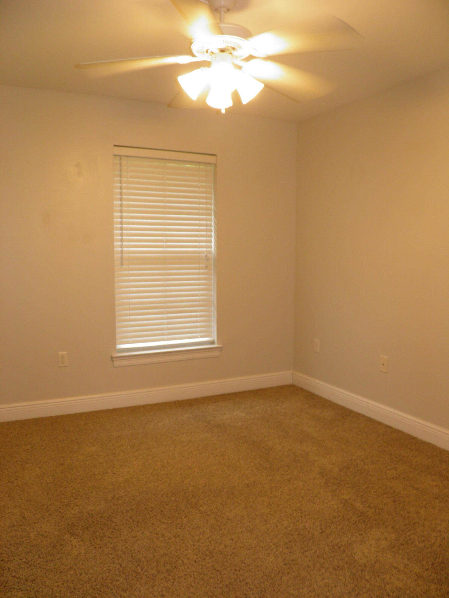 WALTON OAKS - Residential Lease