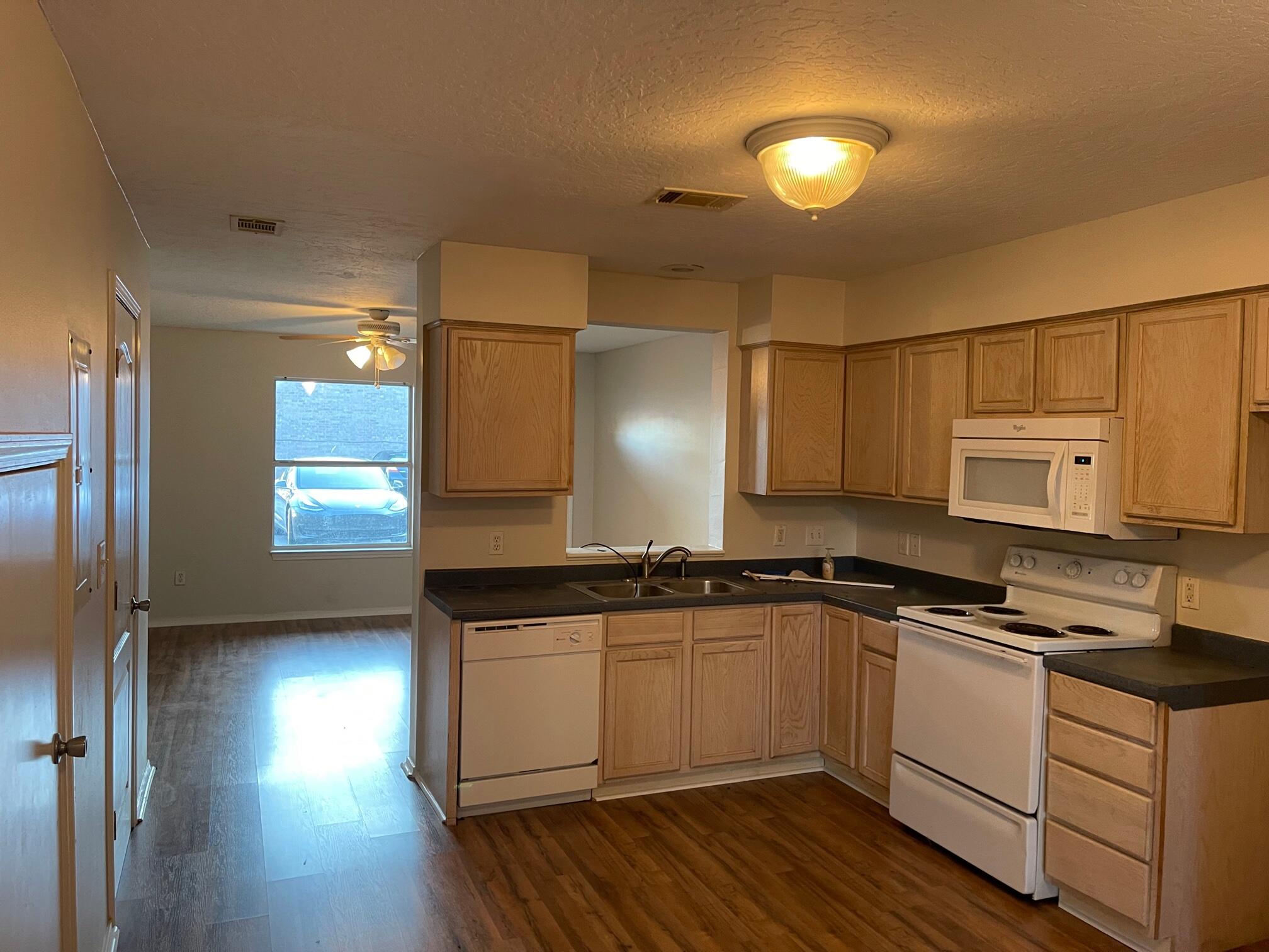 SHAY LIN T/H - Residential