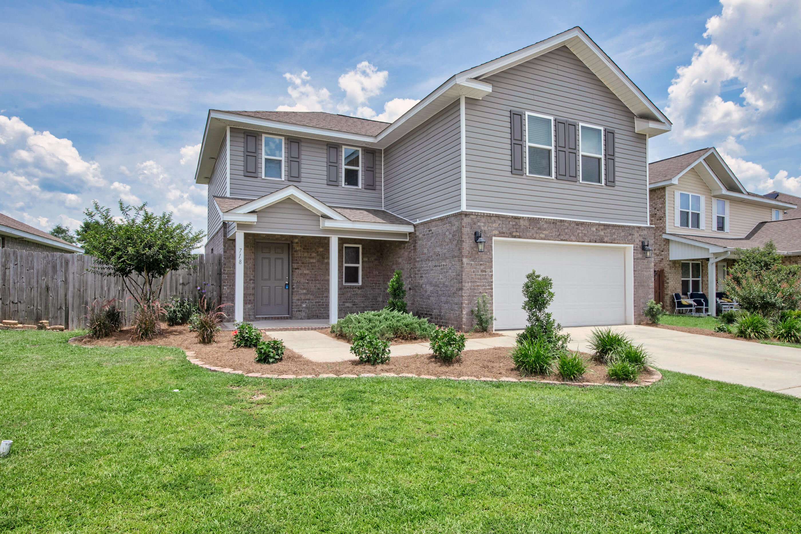 Welcome to Redstone Commons, where comfort meets style! This beautifully maintained home features an open layout with living areas downstairs and bedrooms tucked away upstairs; perfect for everyday living and entertaining. The kitchen shines with granite countertops, stainless steel appliances, and a spacious walk-in pantry. Natural light fills the living room, offering a relaxing view of the fully fenced backyard. You'll love the cozy nook under the stairs, ideal for storage or whatever your creativity can come up with. The spacious master suite includes a soaking tub, walk-in shower, and dual vanity. Generously sized guest rooms and a full sprinkler system complete the package. The owner made diligent efforts to make the home like new again for you to enjoy. Come see for yourself!