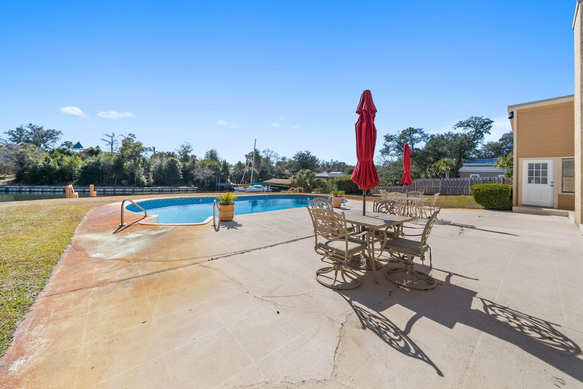 ISLAND VIEW ESTATES - Residential