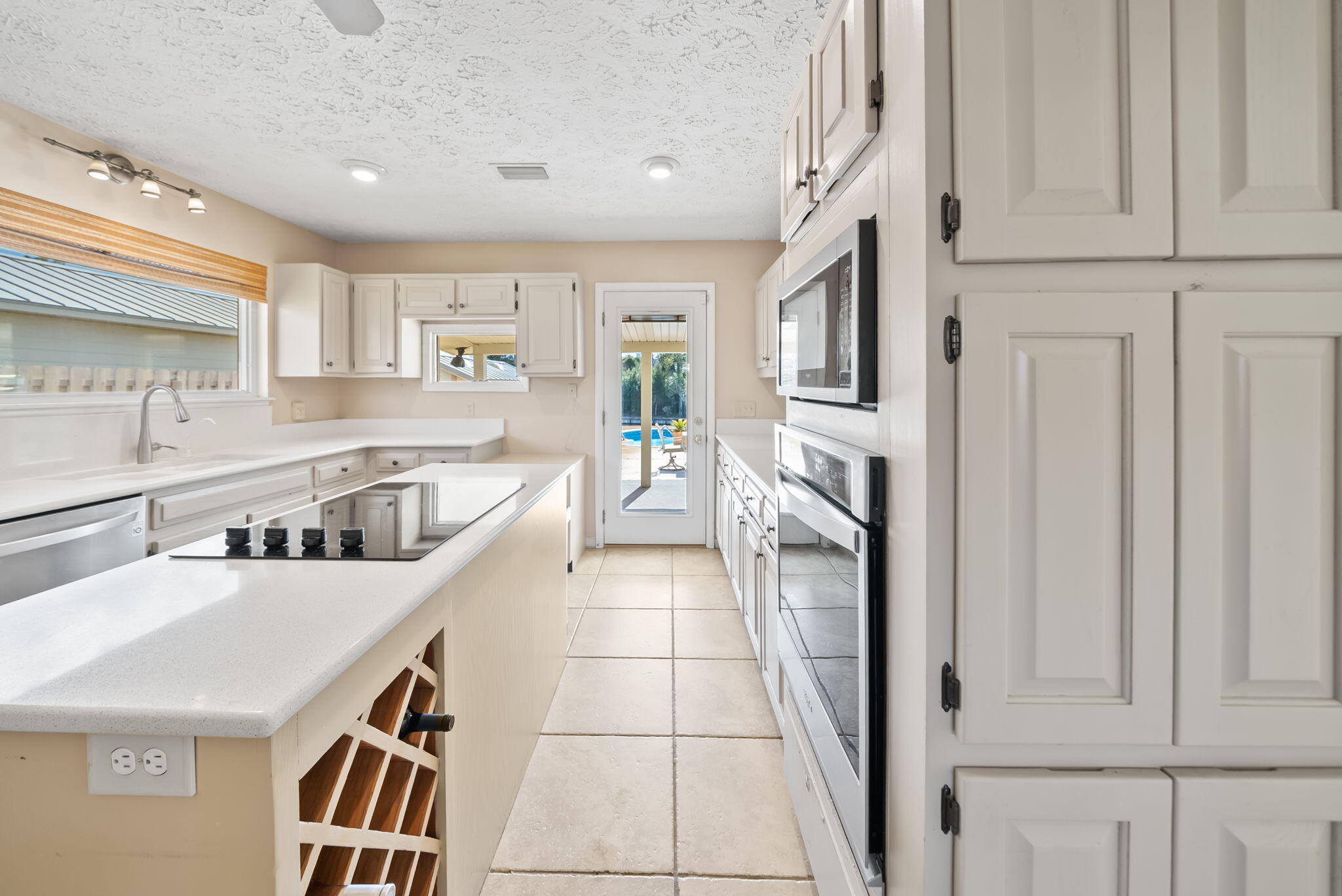 ISLAND VIEW ESTATES - Residential