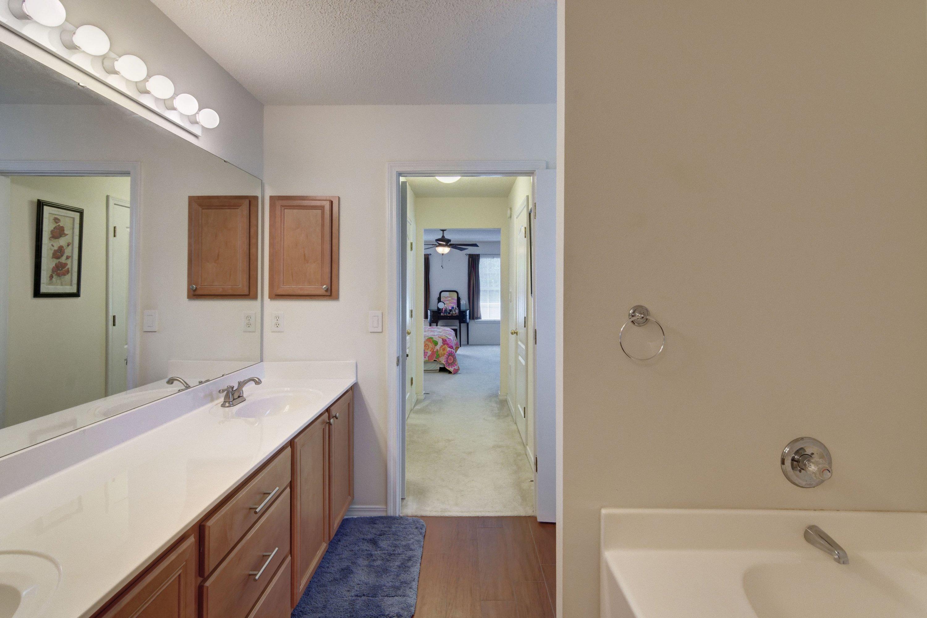 PARADISE RETREAT - Residential