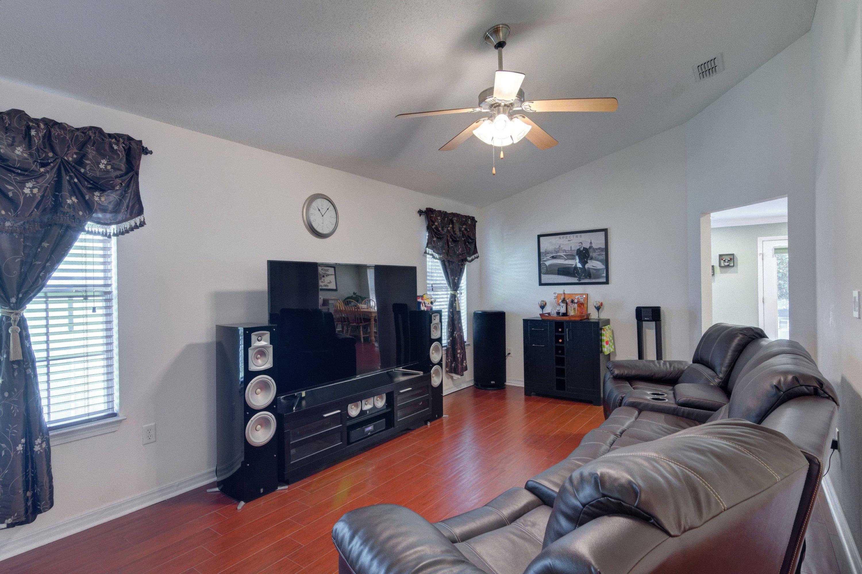 PARADISE RETREAT - Residential