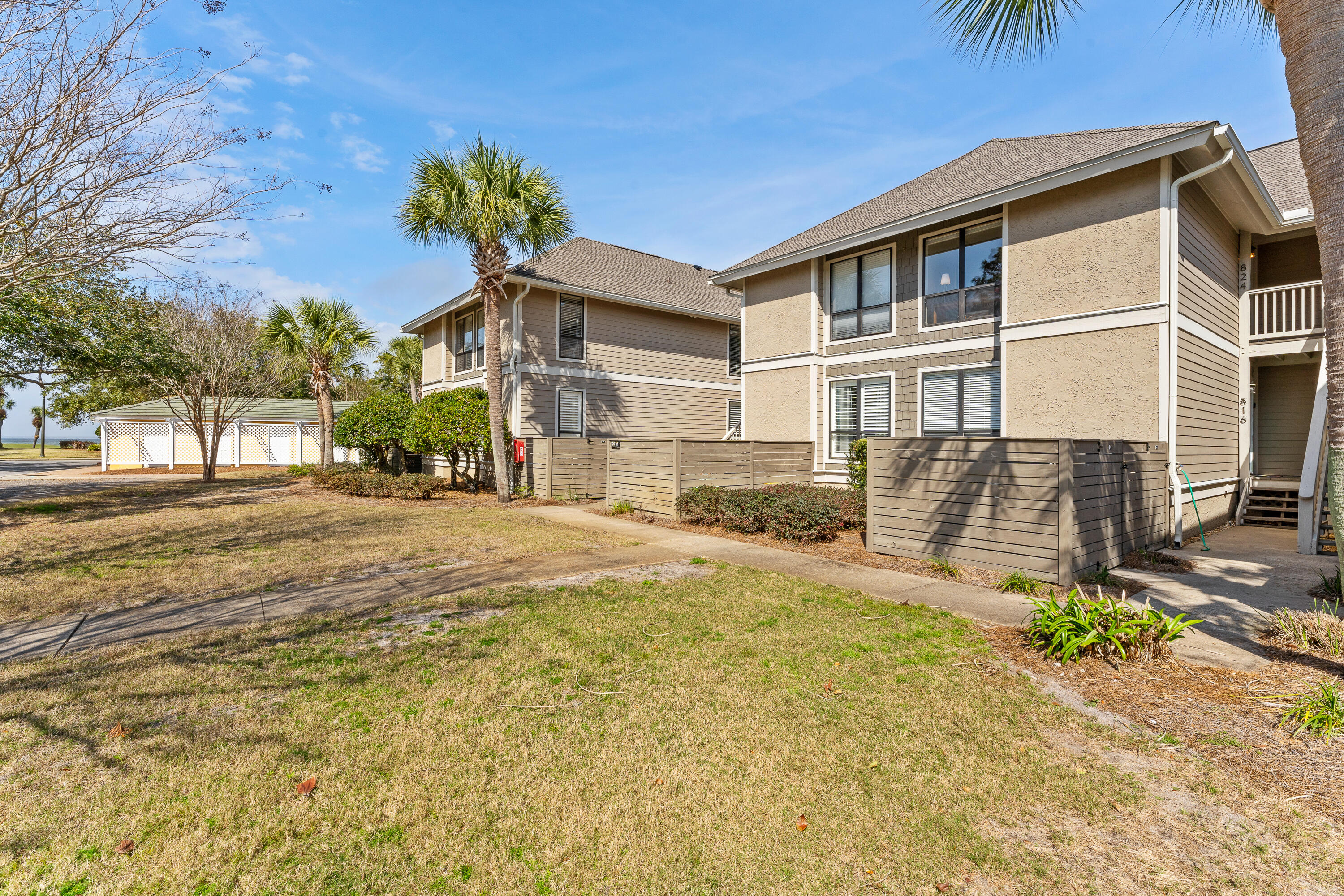 HARBOUR POINT CONDO - Residential