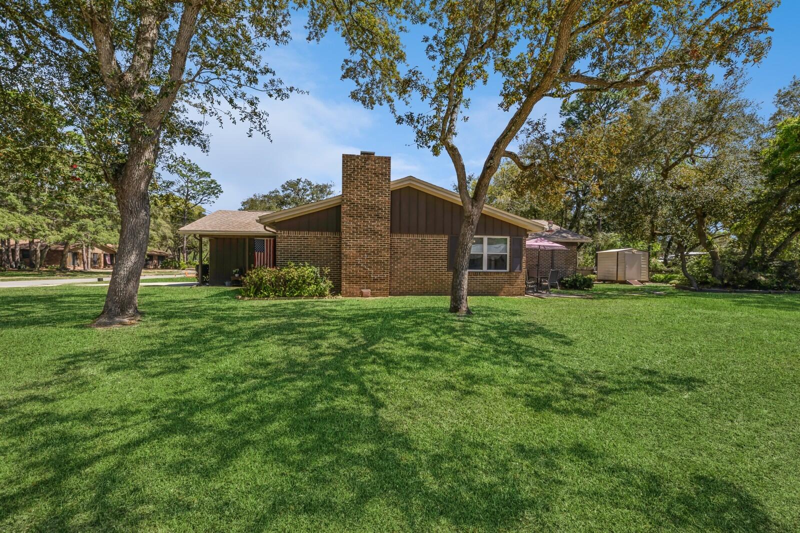 PINEWOOD ESTATES - Residential