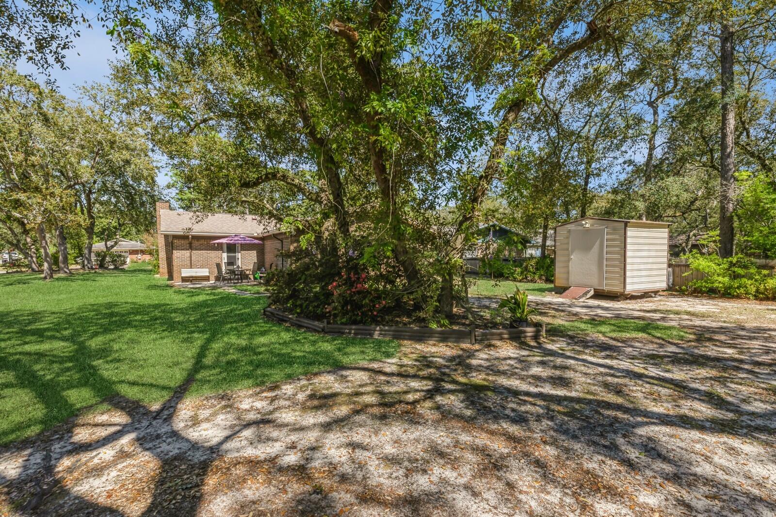 PINEWOOD ESTATES - Residential