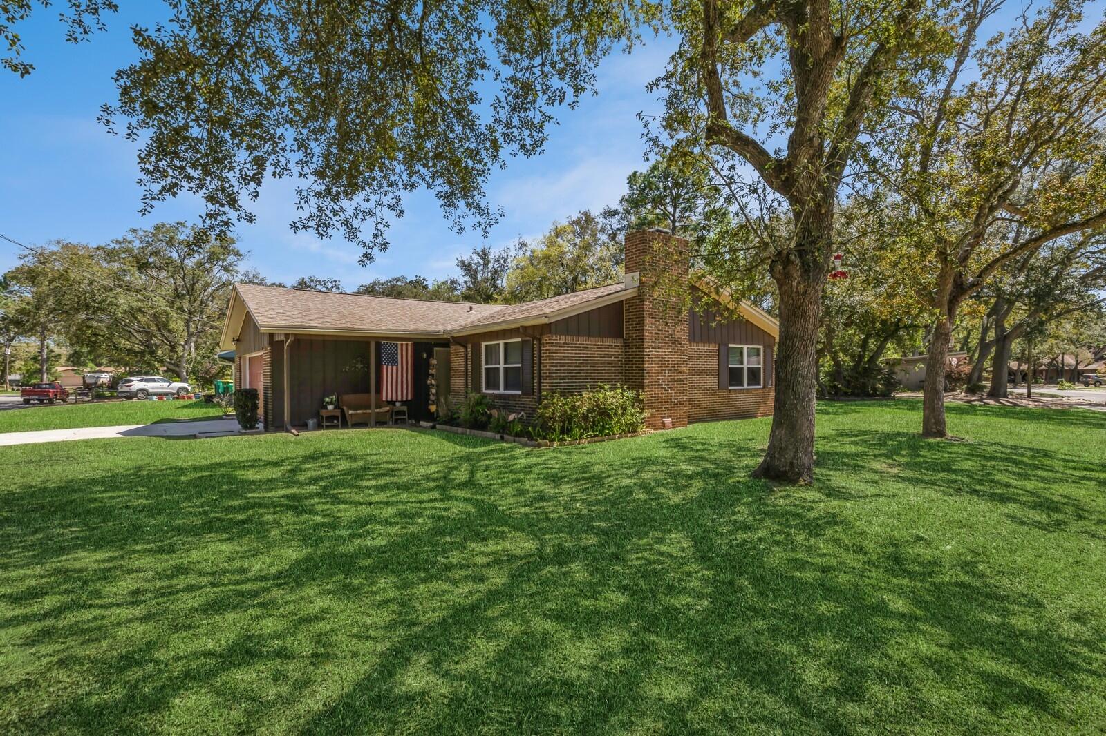 PINEWOOD ESTATES - Residential