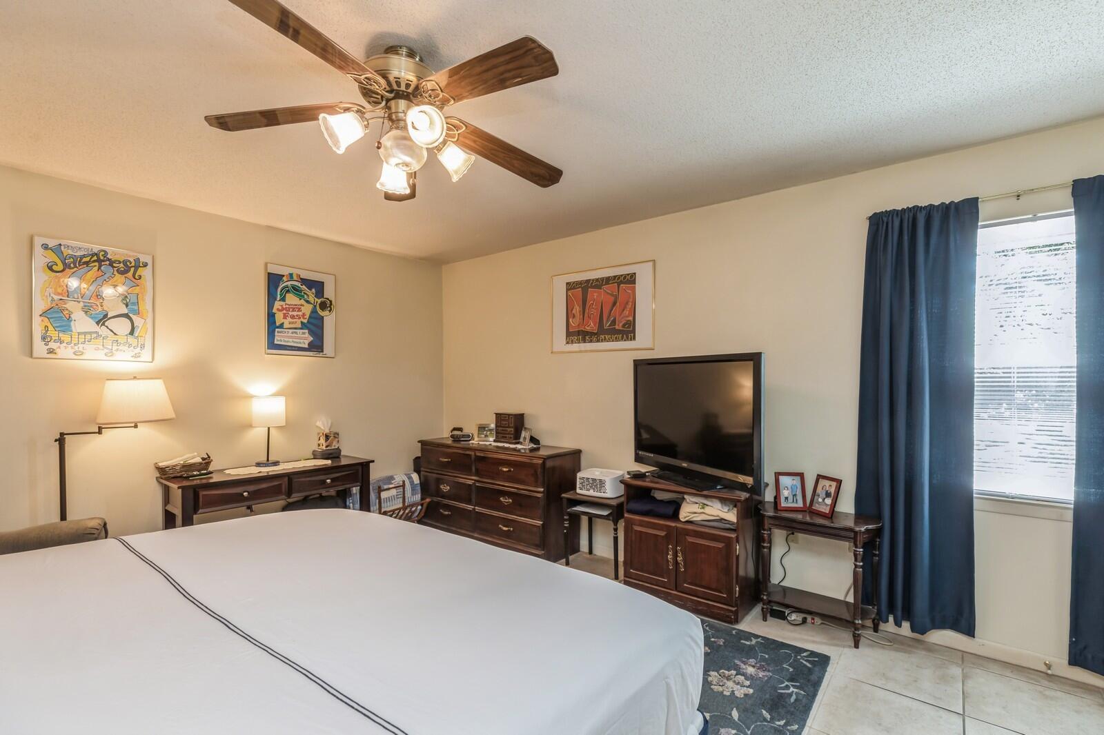 PINEWOOD ESTATES - Residential