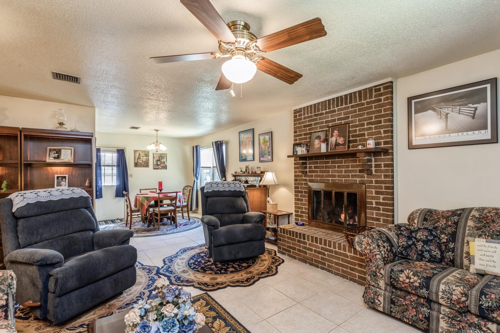 PINEWOOD ESTATES - Residential