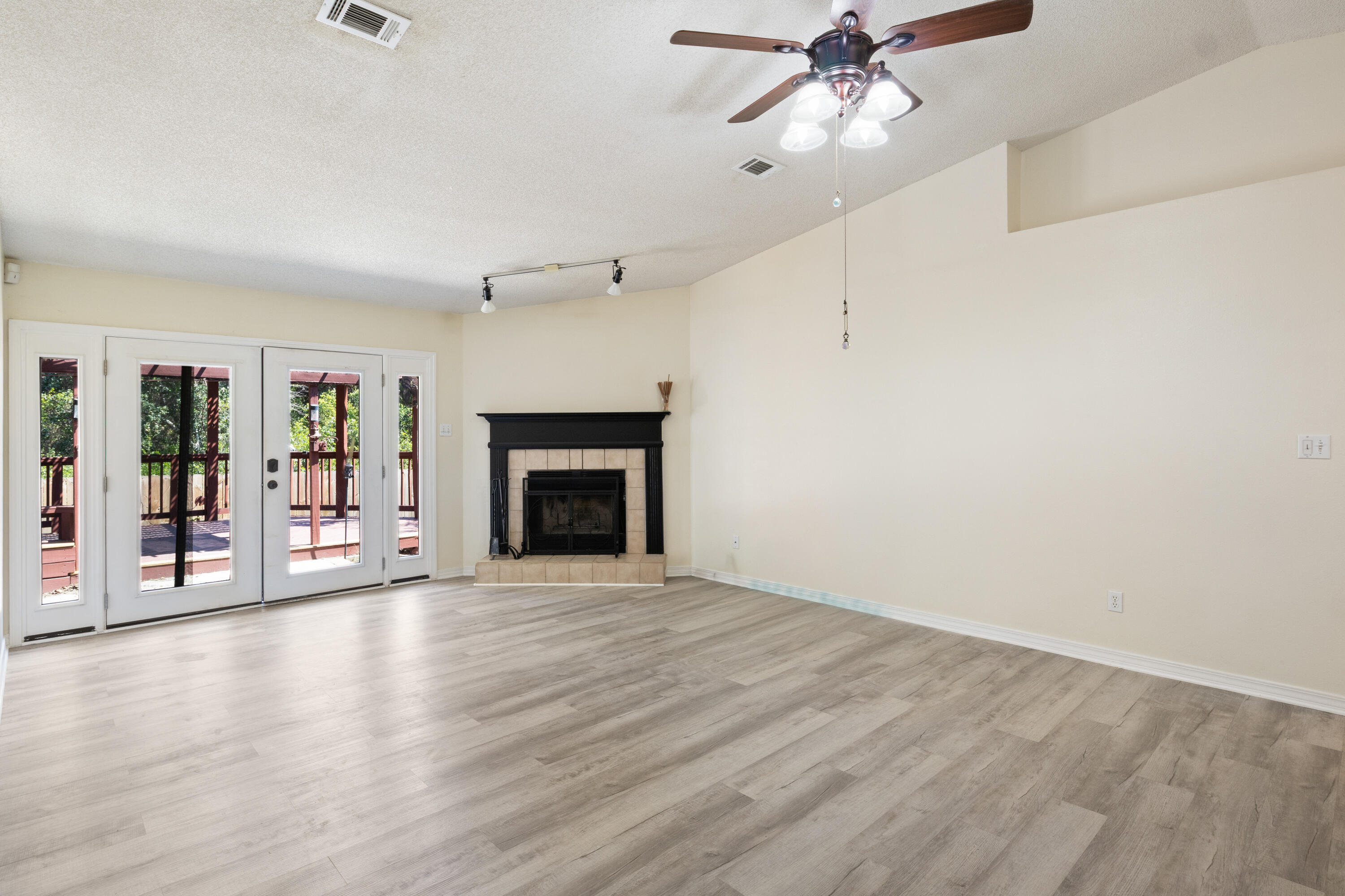 QUAYSIDE VILLAGE PH 2 - Residential