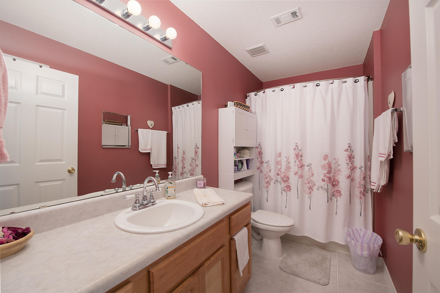 SANTA ROSA OAKS CONDOMINIUM - Residential