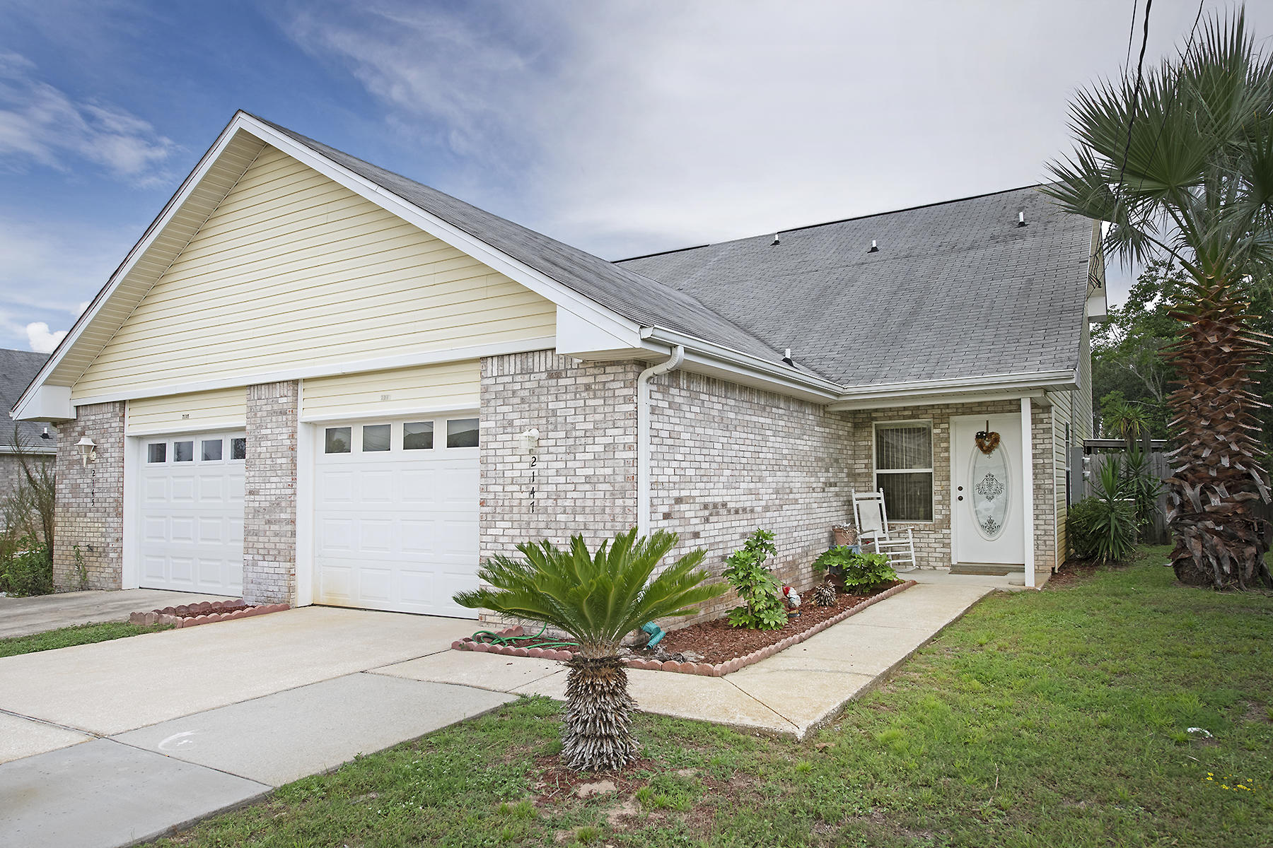 SANTA ROSA OAKS CONDOMINIUM - Residential