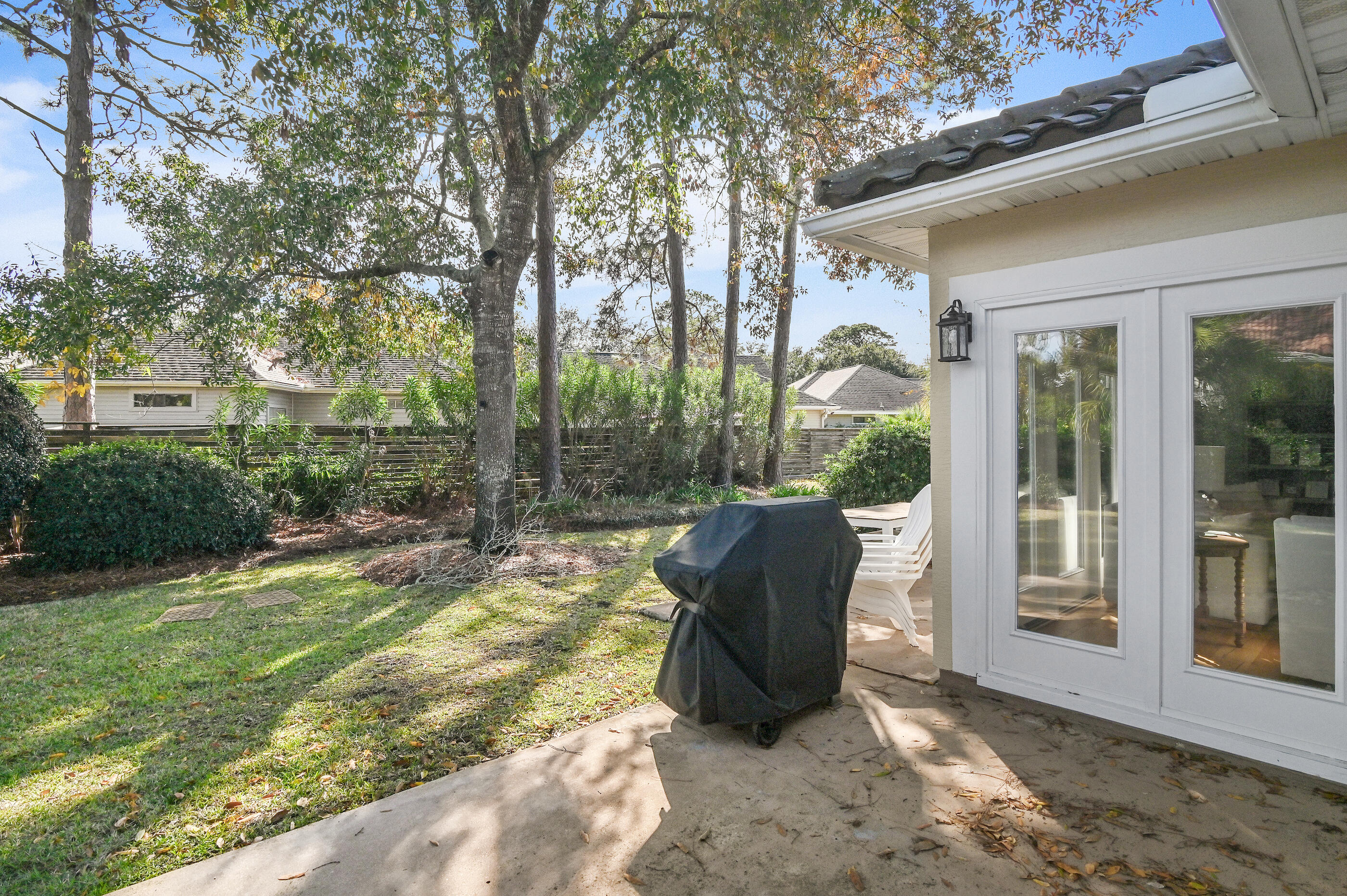 BAYTOWNE AVE EAST - Residential