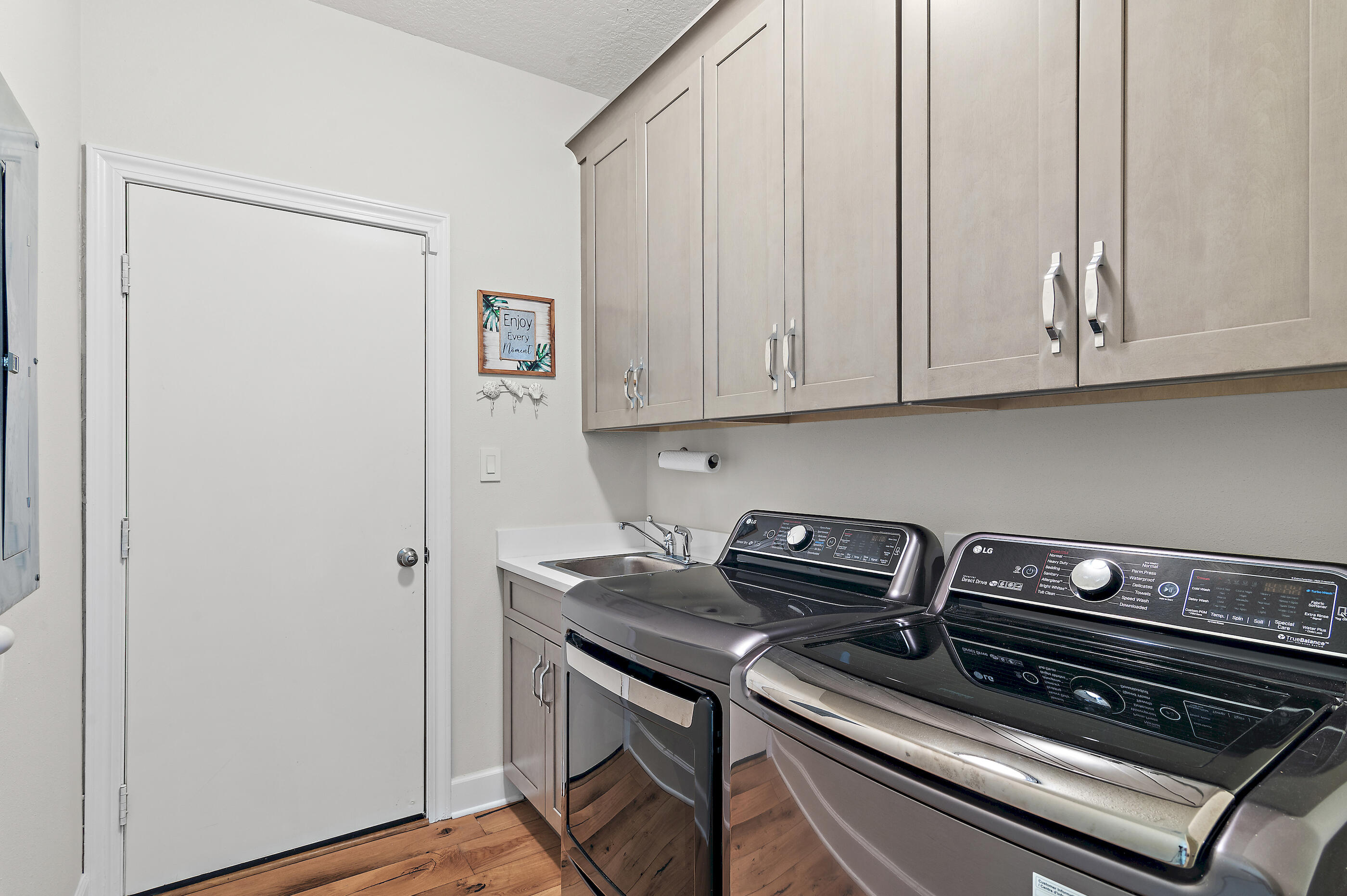 BAYTOWNE AVE EAST - Residential