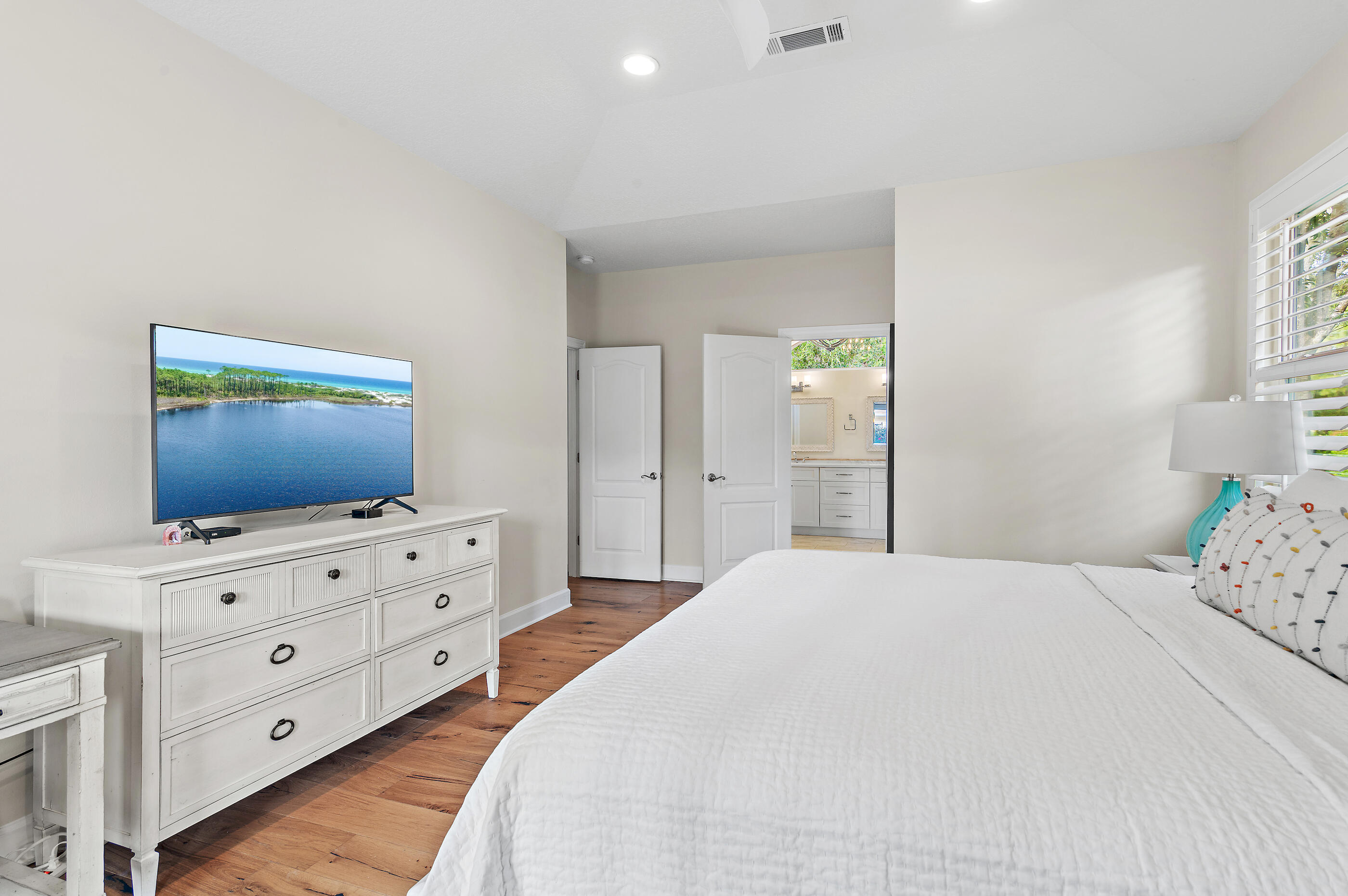 BAYTOWNE AVE EAST - Residential