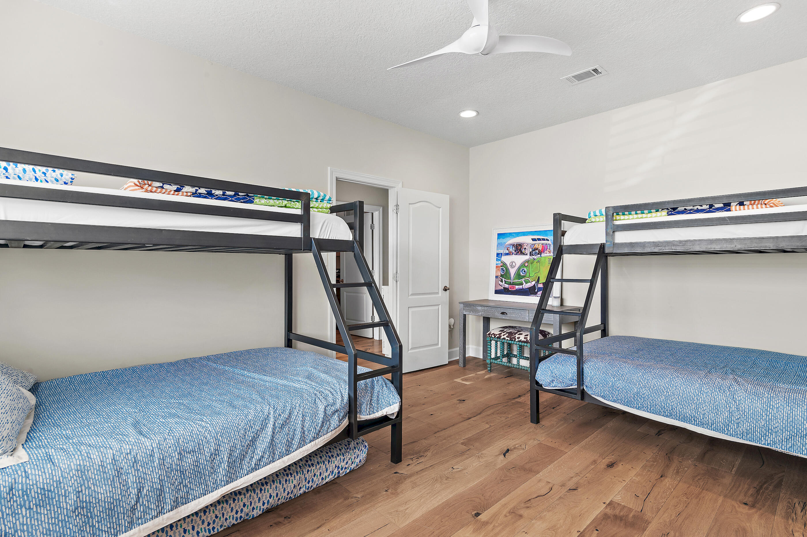 BAYTOWNE AVE EAST - Residential