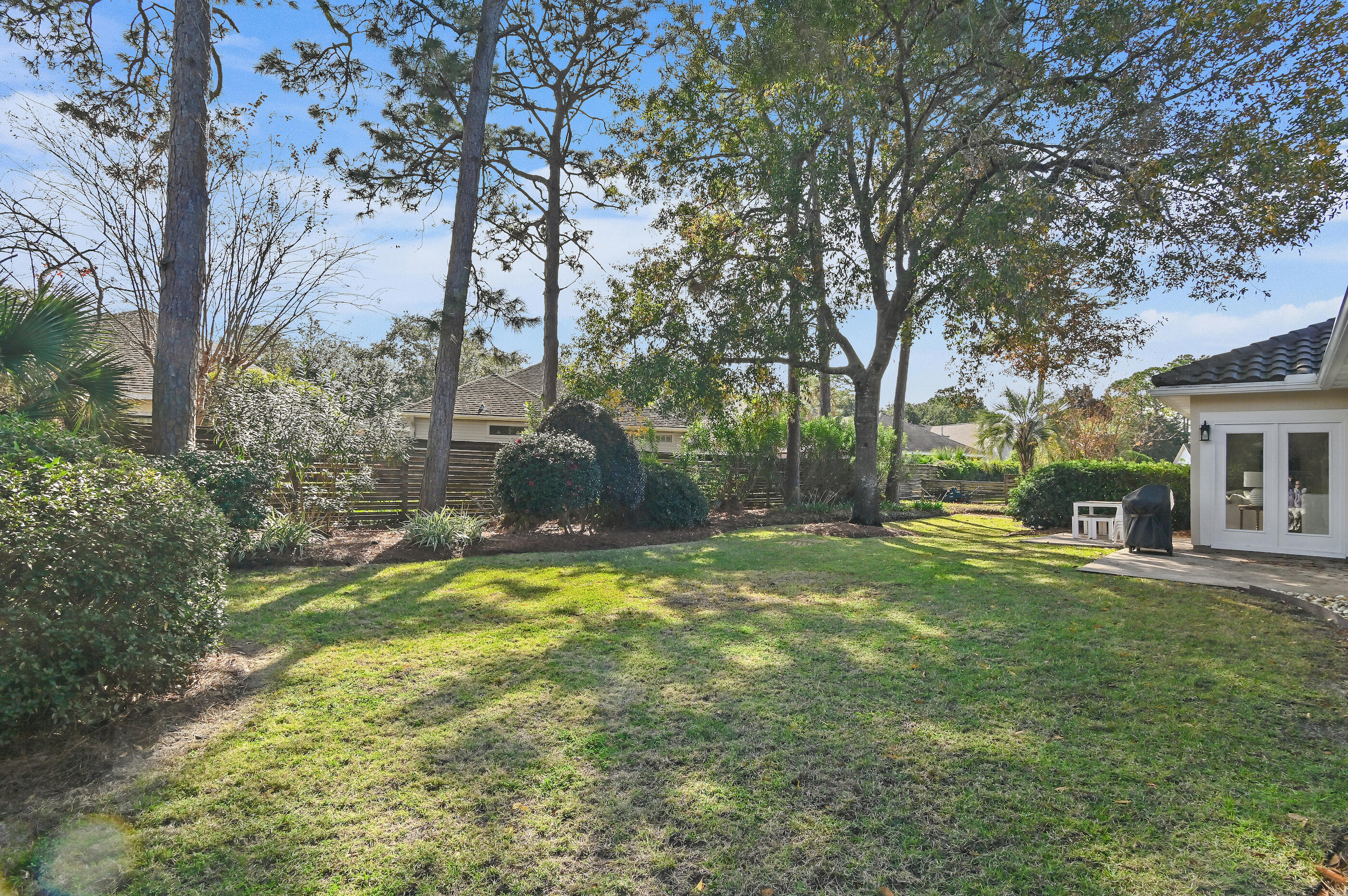 BAYTOWNE AVE EAST - Residential