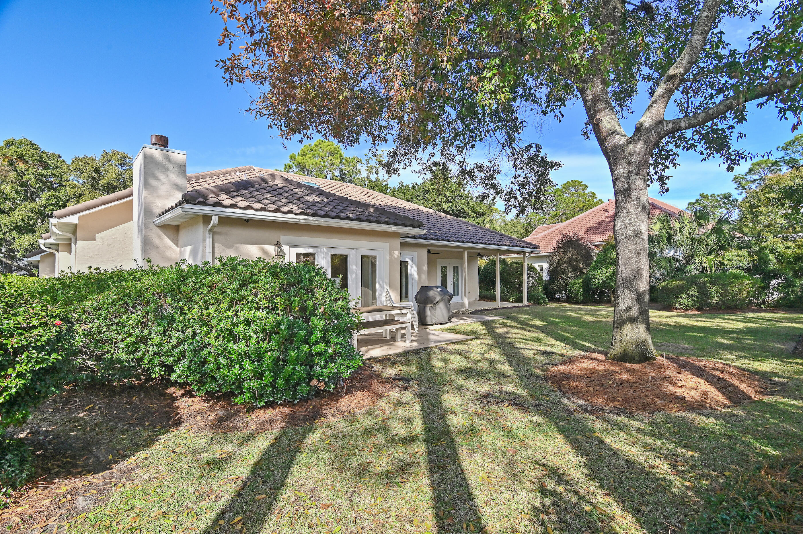 BAYTOWNE AVE EAST - Residential