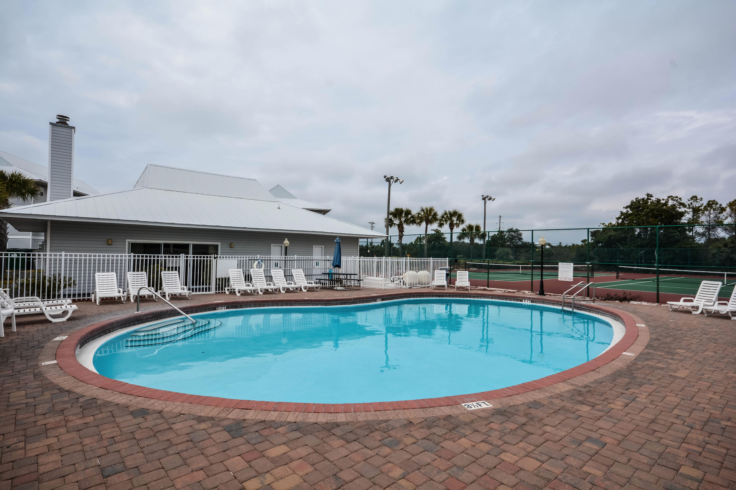 BEACHSIDE VILLAS CONDO PH 1 - Residential