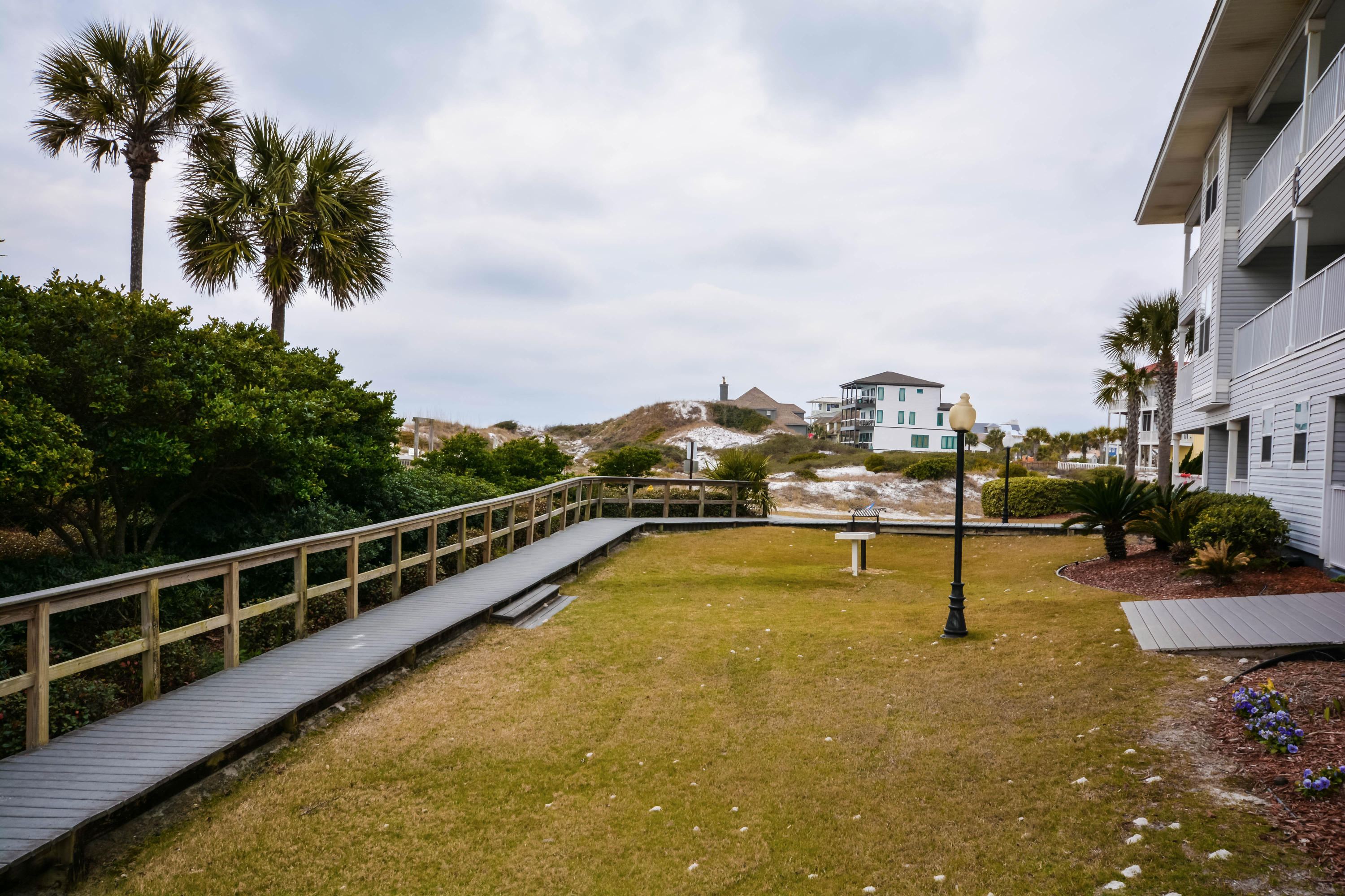 BEACHSIDE VILLAS CONDO PH 1 - Residential