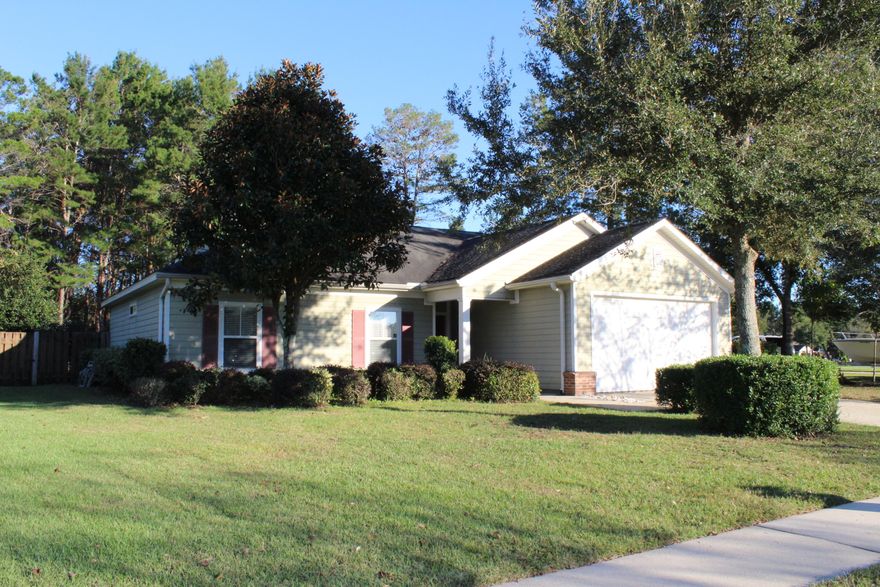 Beautiful 3/2 in the Gardens of Hammock Bay. Offering vaulted ceilings, a split floor plan, a large kitchen and so much more. Hammock Bay has wonderful amenities such as jogging trails, swimming pools and playgrounds.