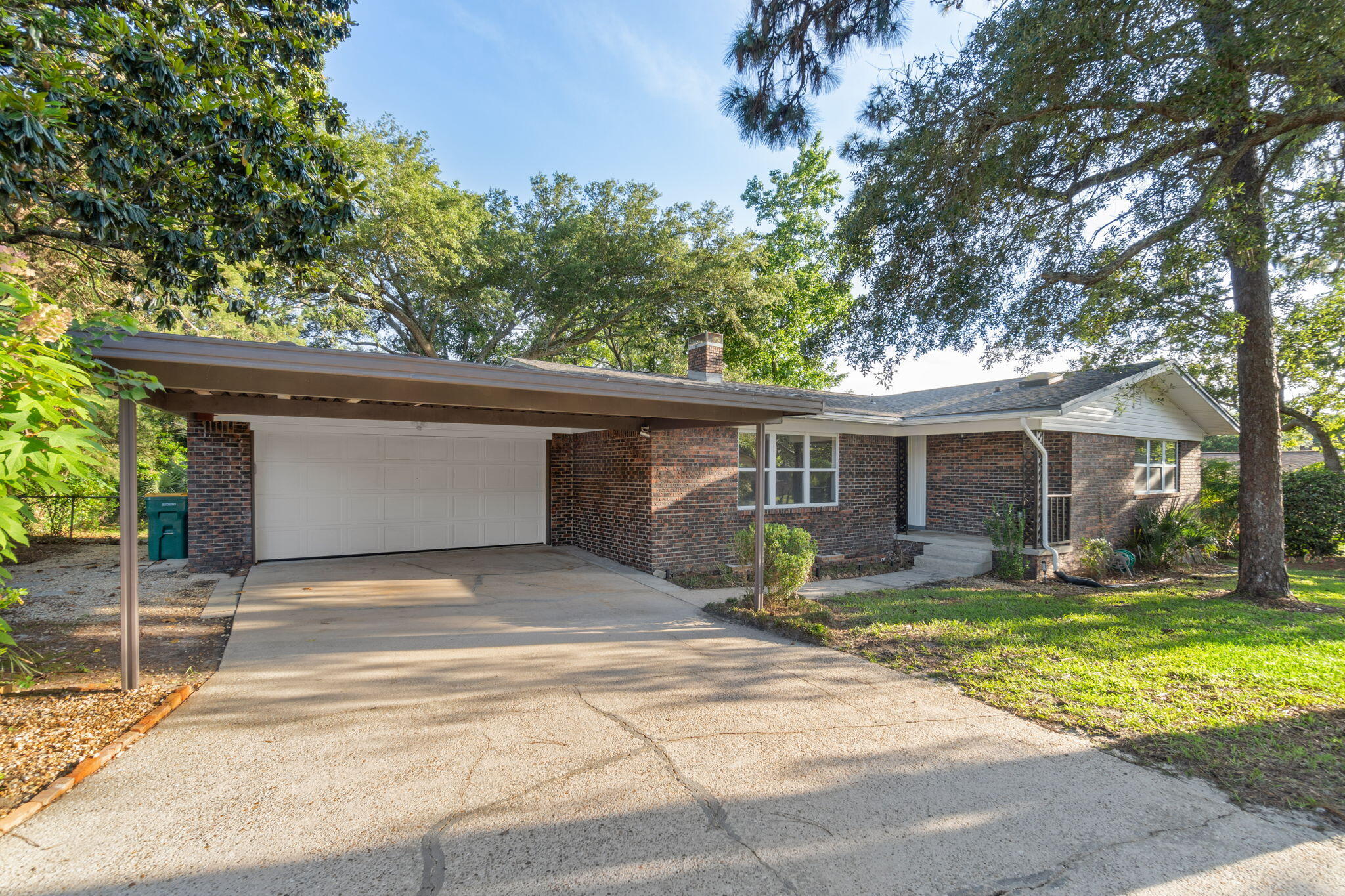 BAYOU POQUITO - Residential