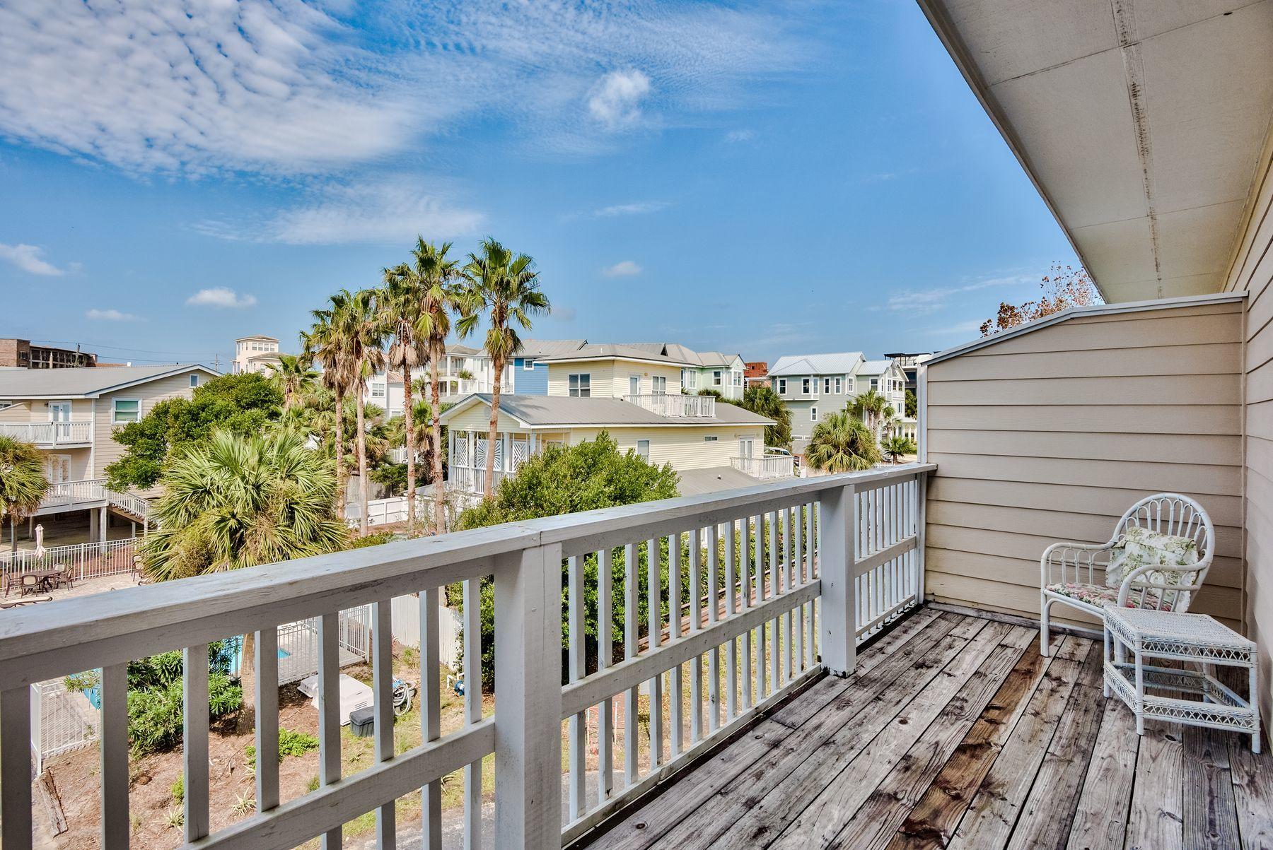 SANDCASTLES BY THE SEA T/H PH 1 - Residential