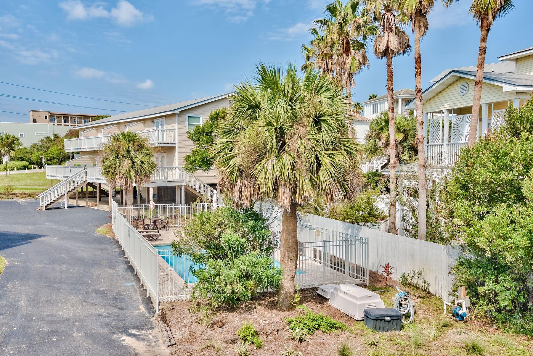 SANDCASTLES BY THE SEA T/H PH 1 - Residential