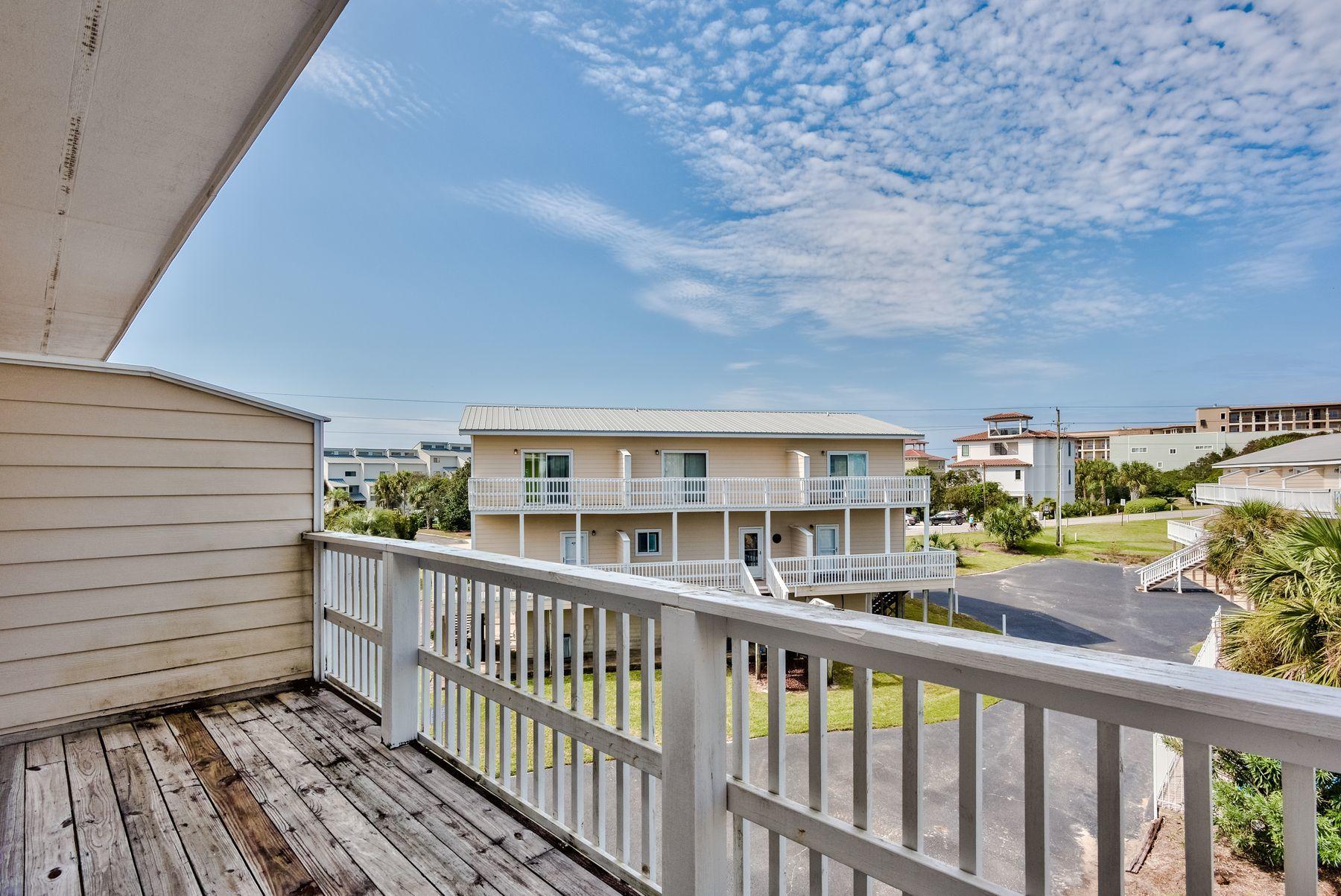 SANDCASTLES BY THE SEA T/H PH 1 - Residential