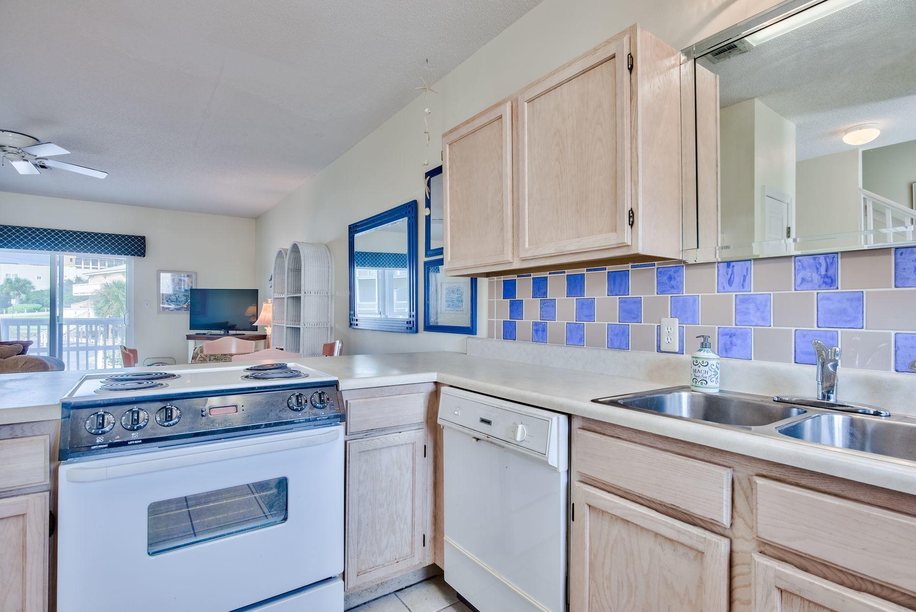 SANDCASTLES BY THE SEA T/H PH 1 - Residential