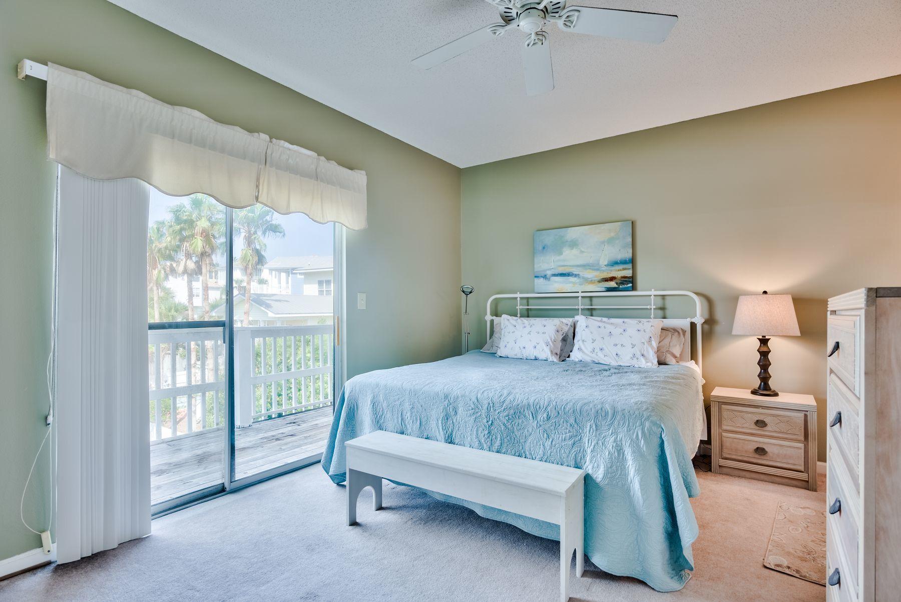 SANDCASTLES BY THE SEA T/H PH 1 - Residential