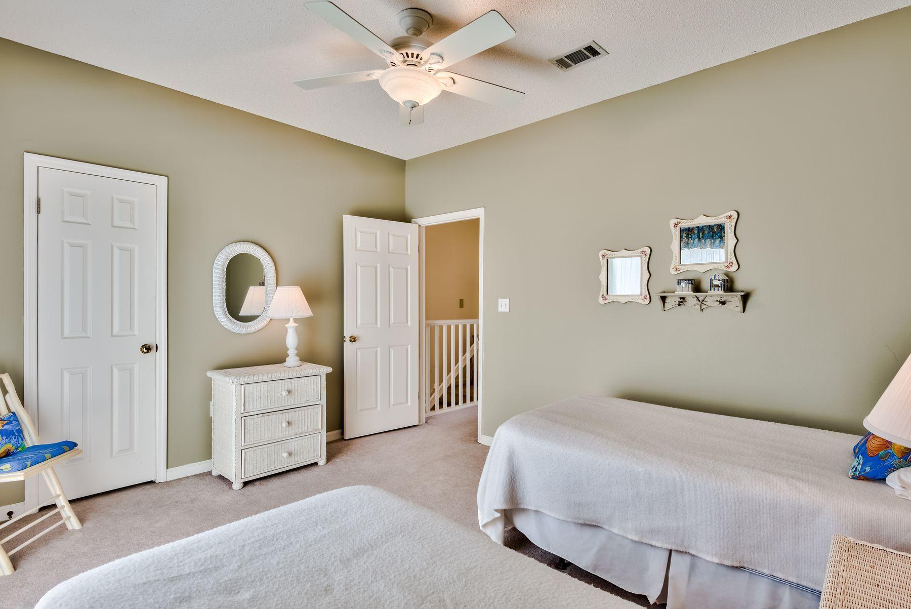 SANDCASTLES BY THE SEA T/H PH 1 - Residential