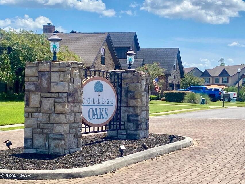 COLLEGE OAKS - Residential
