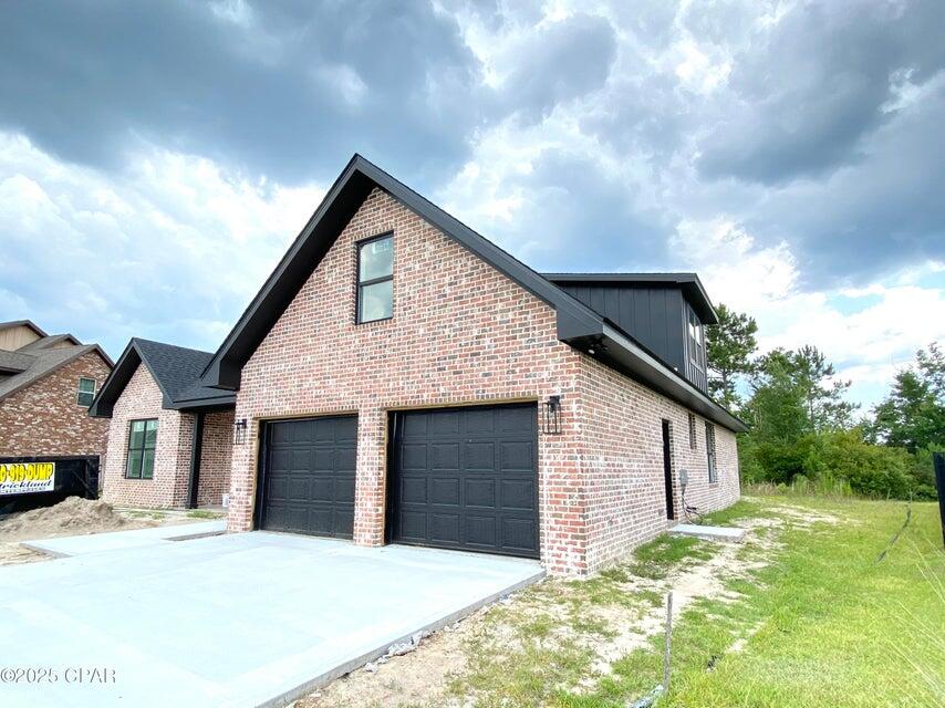 COLLEGE OAKS - Residential